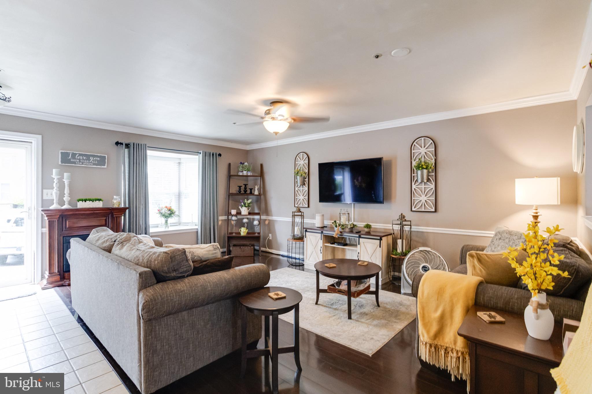 CONSTANT FRIENDSHIP - Residential