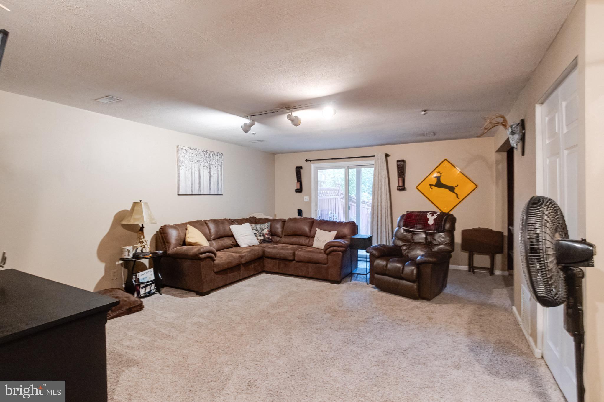 CONSTANT FRIENDSHIP - Residential