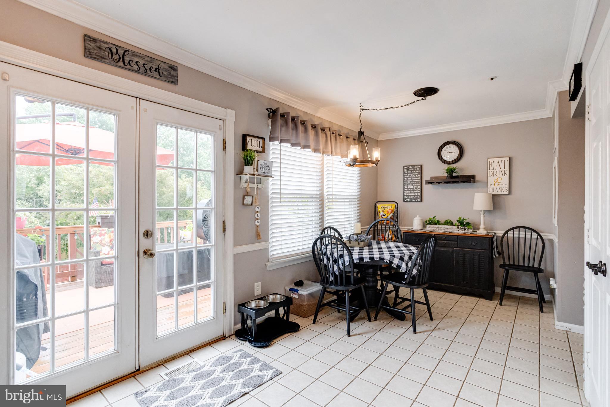 CONSTANT FRIENDSHIP - Residential