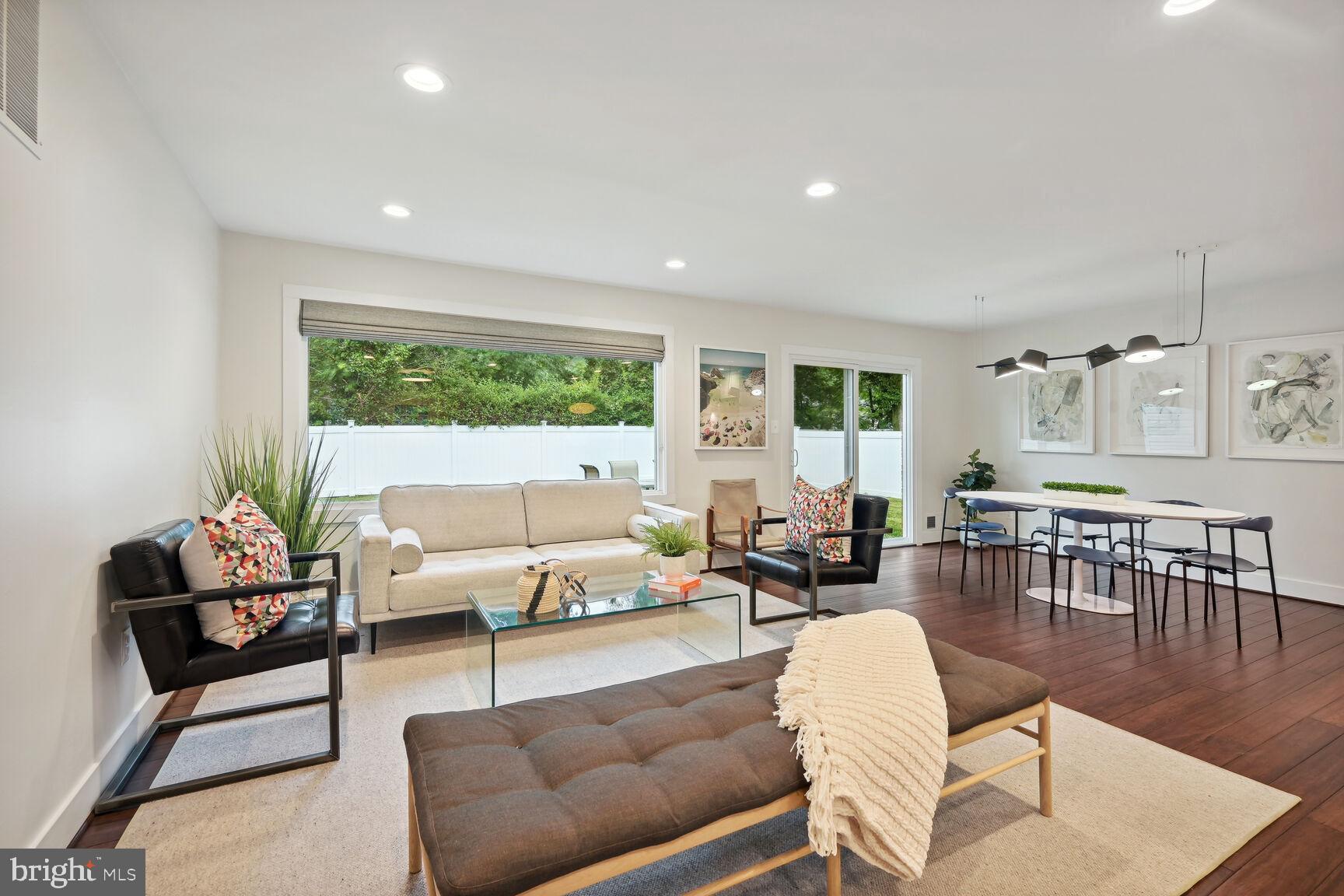 MANOR WOODS - Residential