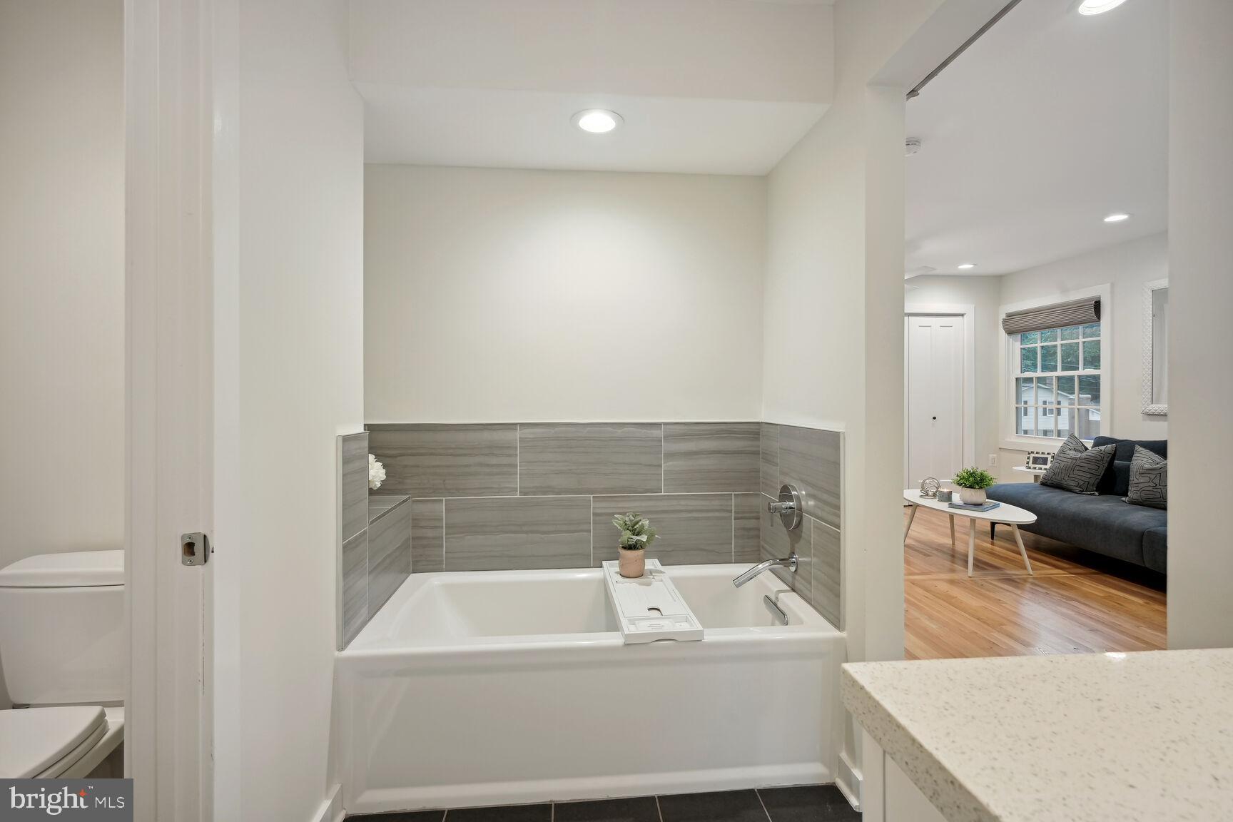 MANOR WOODS - Residential