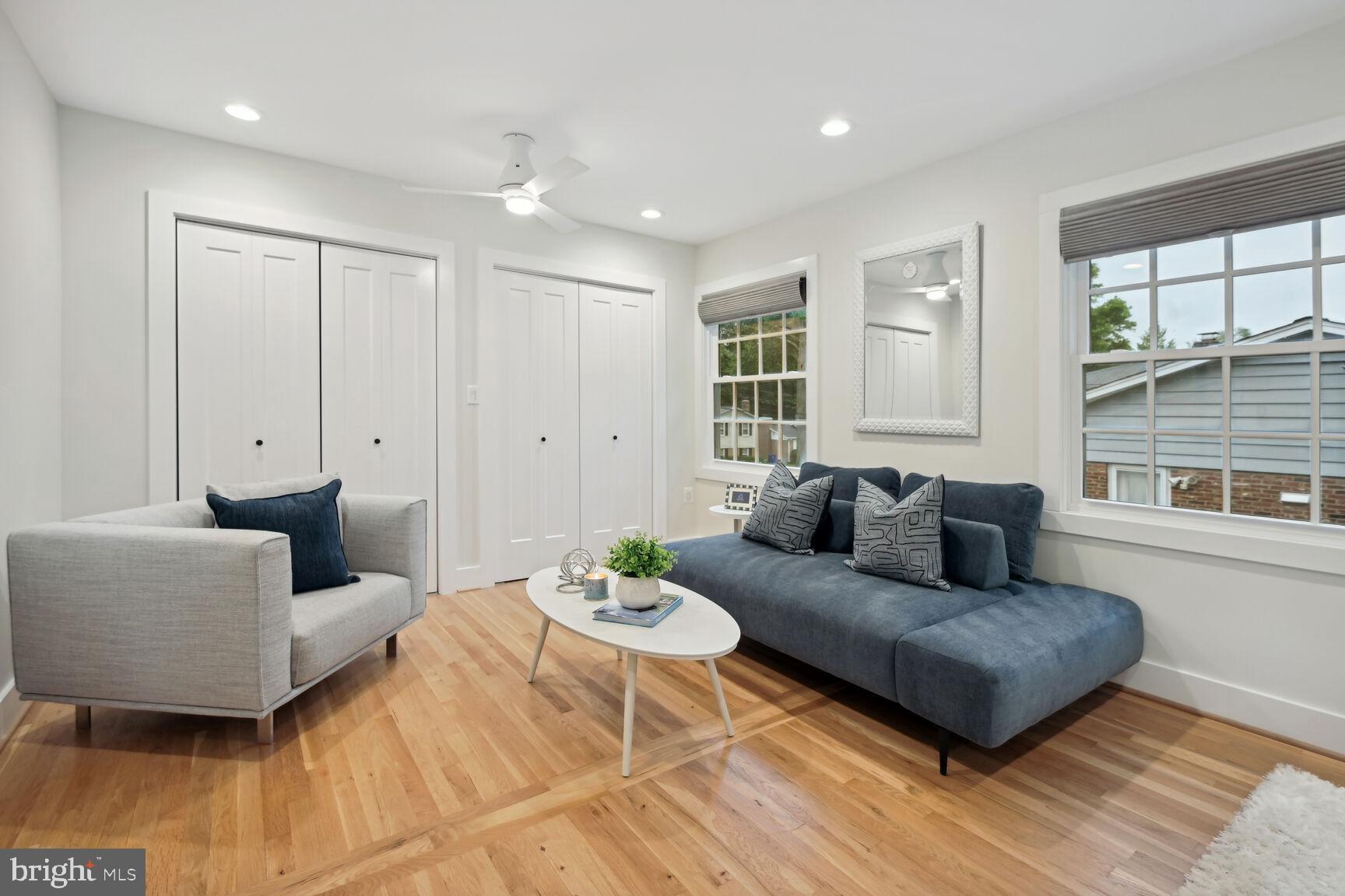 MANOR WOODS - Residential