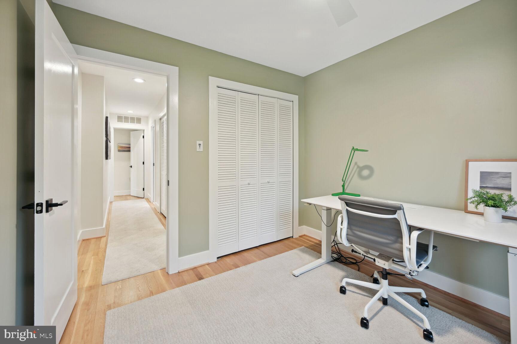 MANOR WOODS - Residential