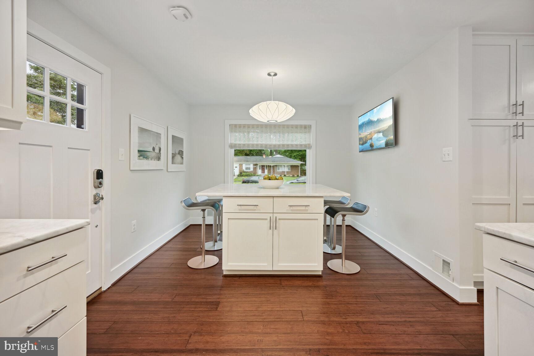 MANOR WOODS - Residential