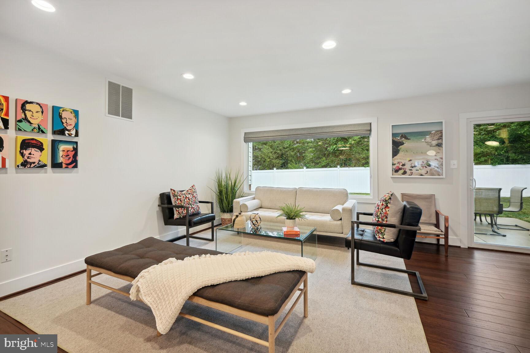 MANOR WOODS - Residential