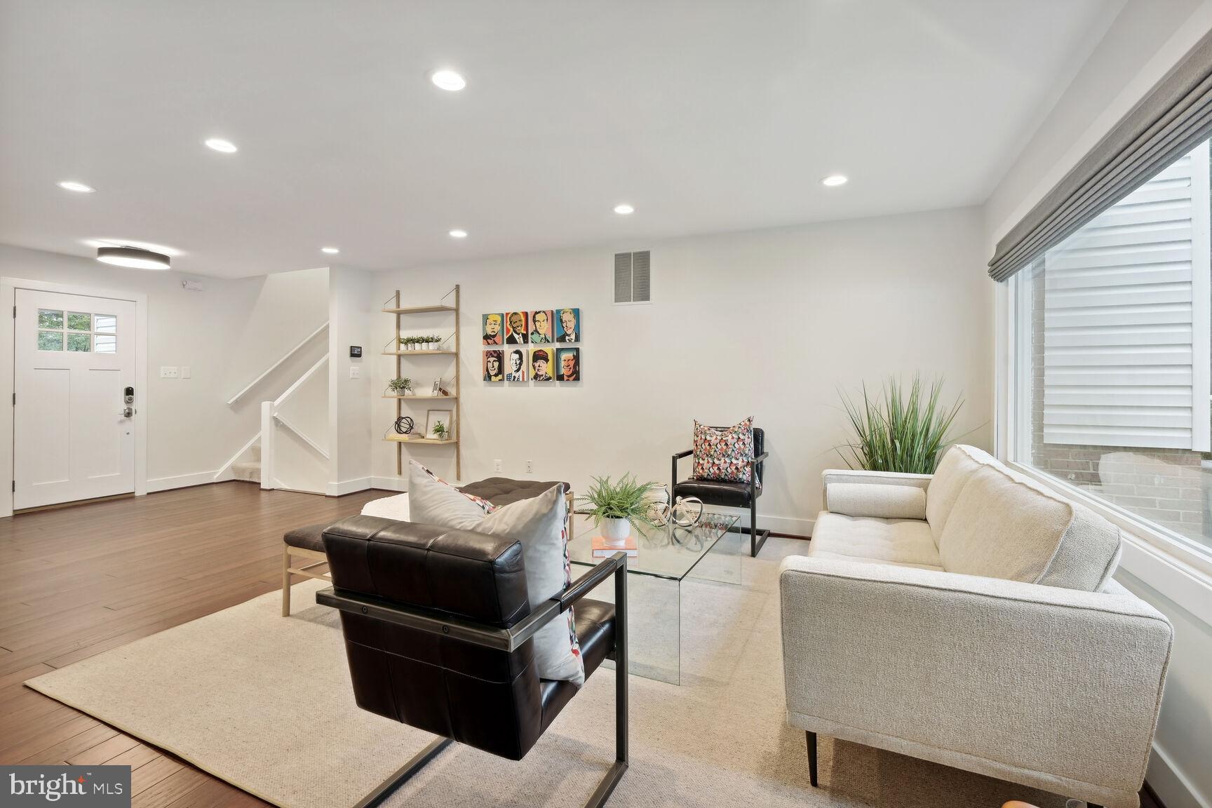 MANOR WOODS - Residential