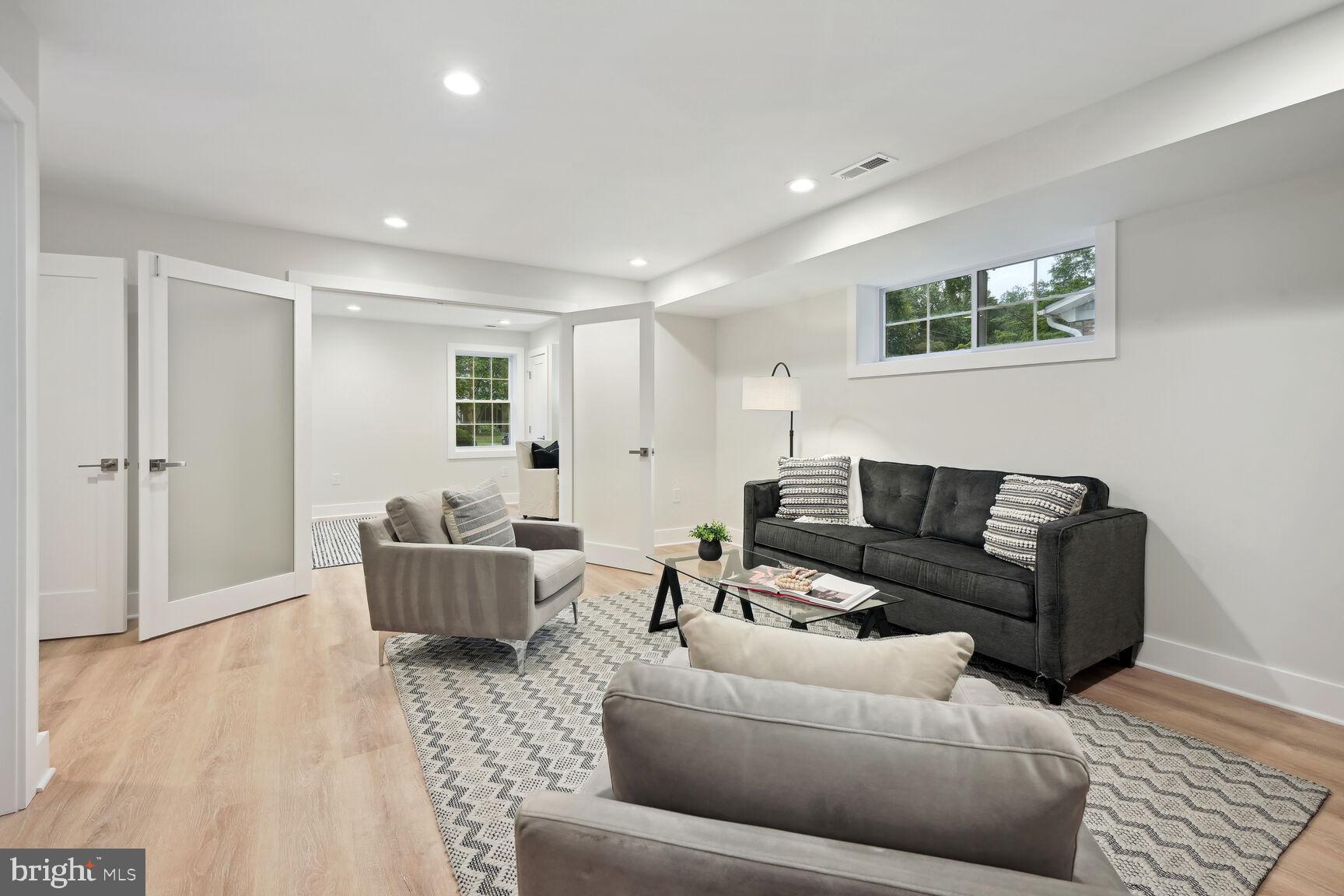 MANOR WOODS - Residential