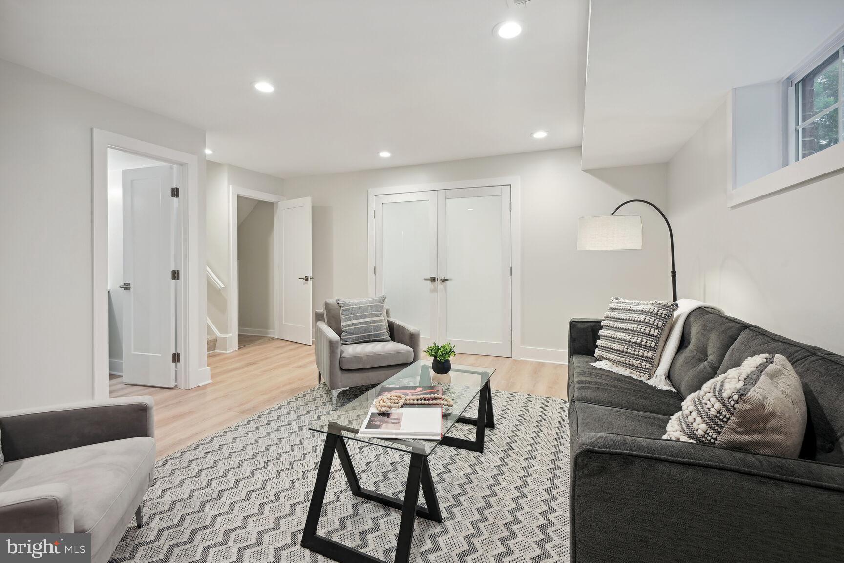 MANOR WOODS - Residential