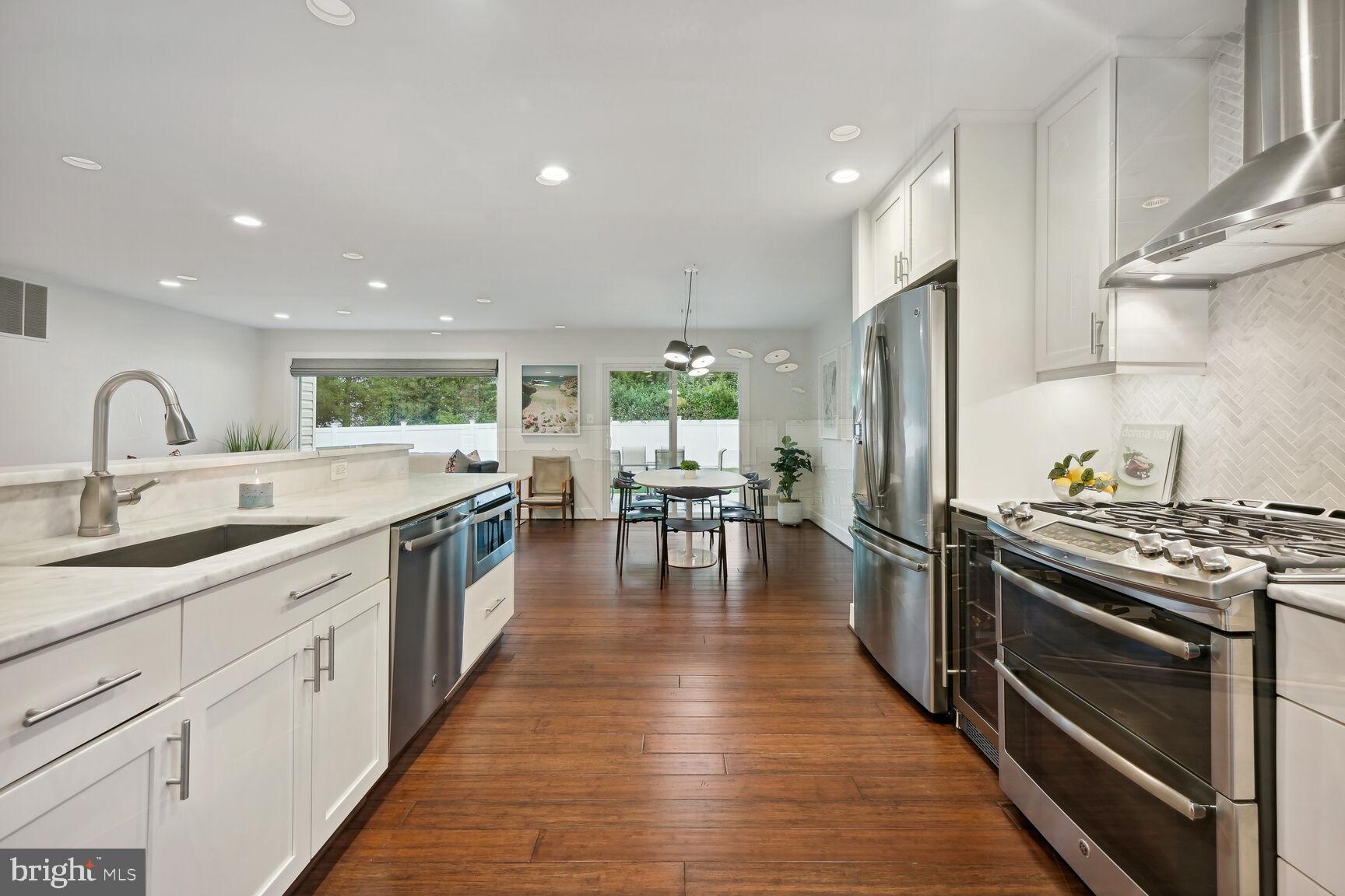 MANOR WOODS - Residential