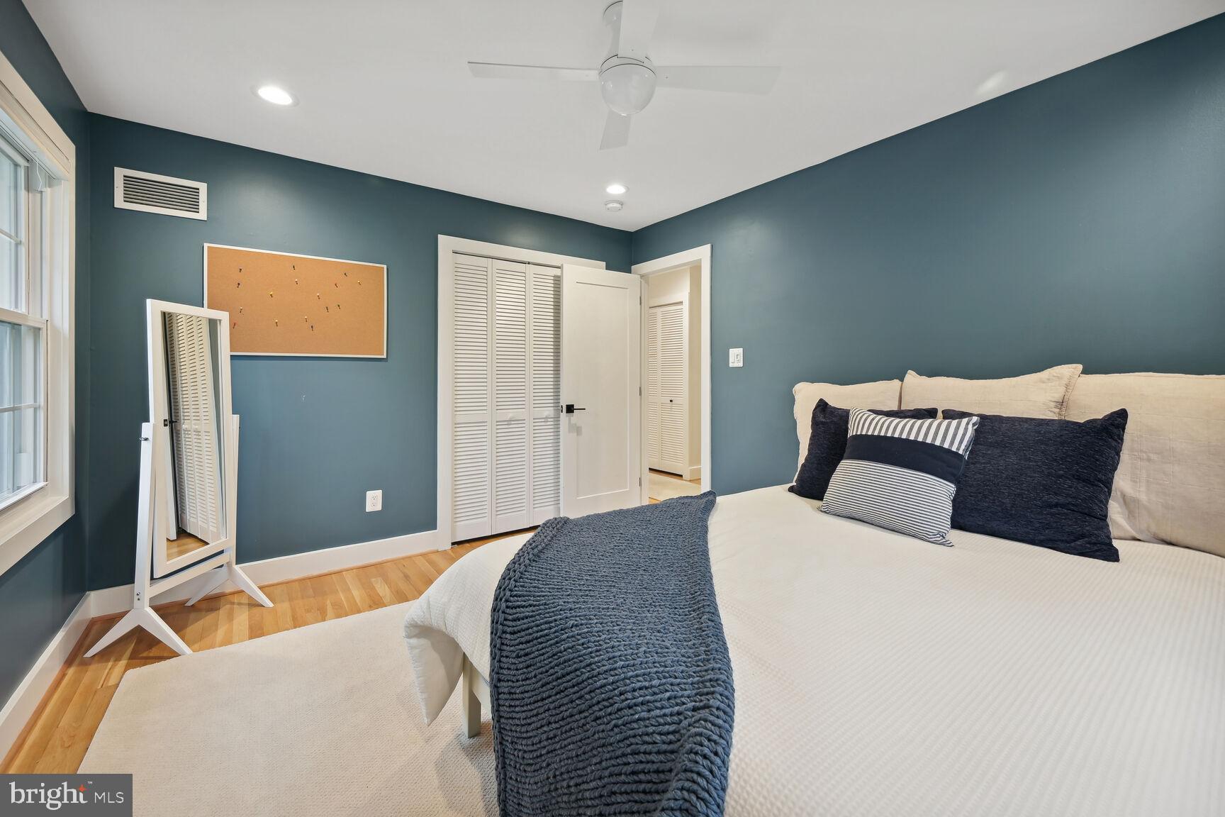 MANOR WOODS - Residential