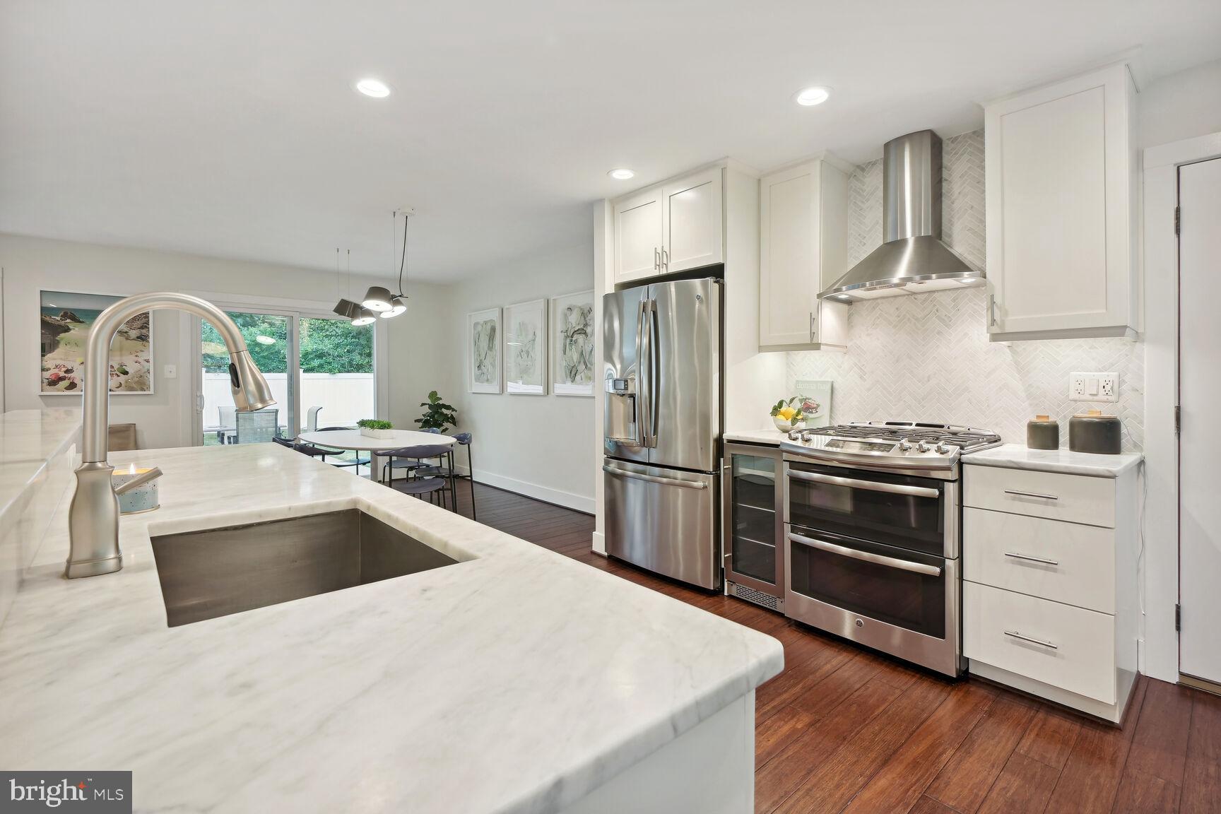 MANOR WOODS - Residential