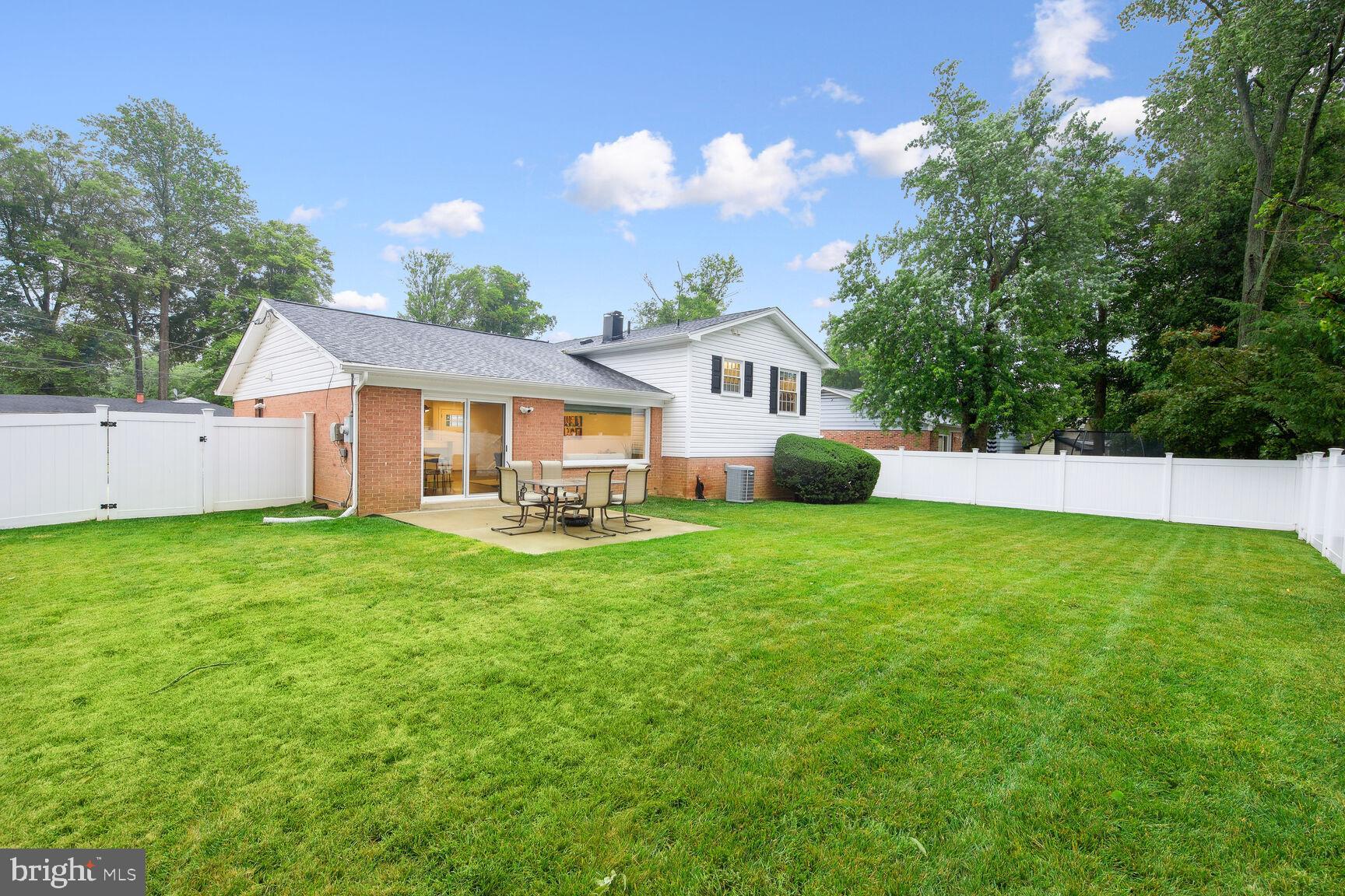 MANOR WOODS - Residential