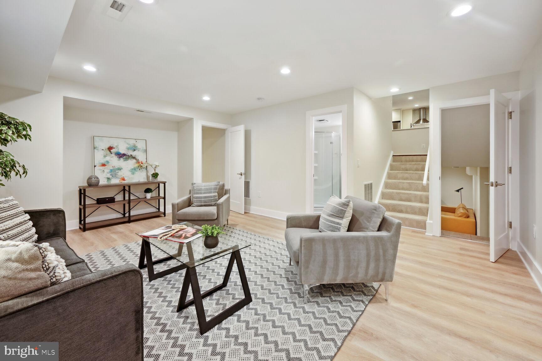 MANOR WOODS - Residential