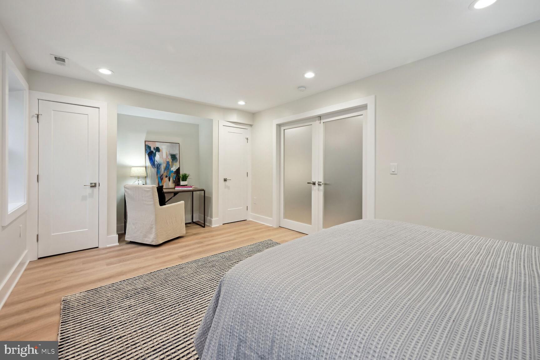 MANOR WOODS - Residential