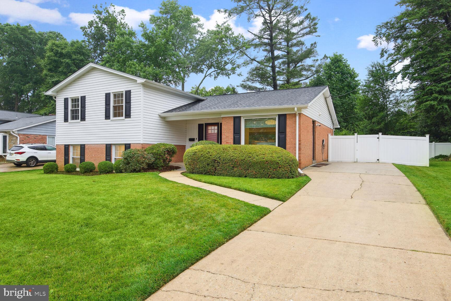 MANOR WOODS - Residential