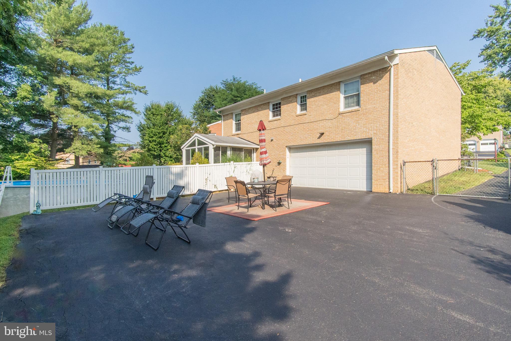 HALFWAY - Residential