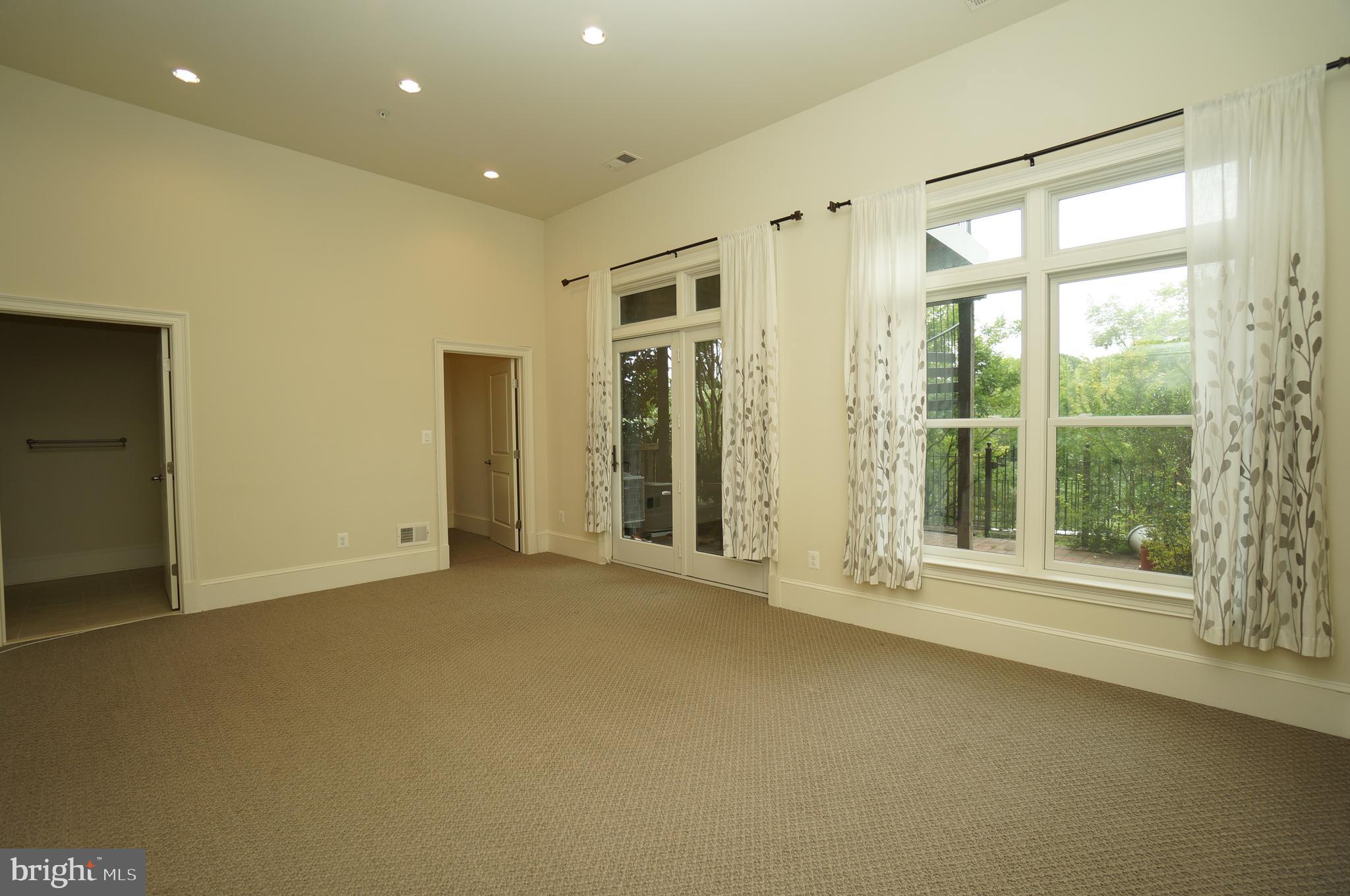 PARK POTOMAC - Residential