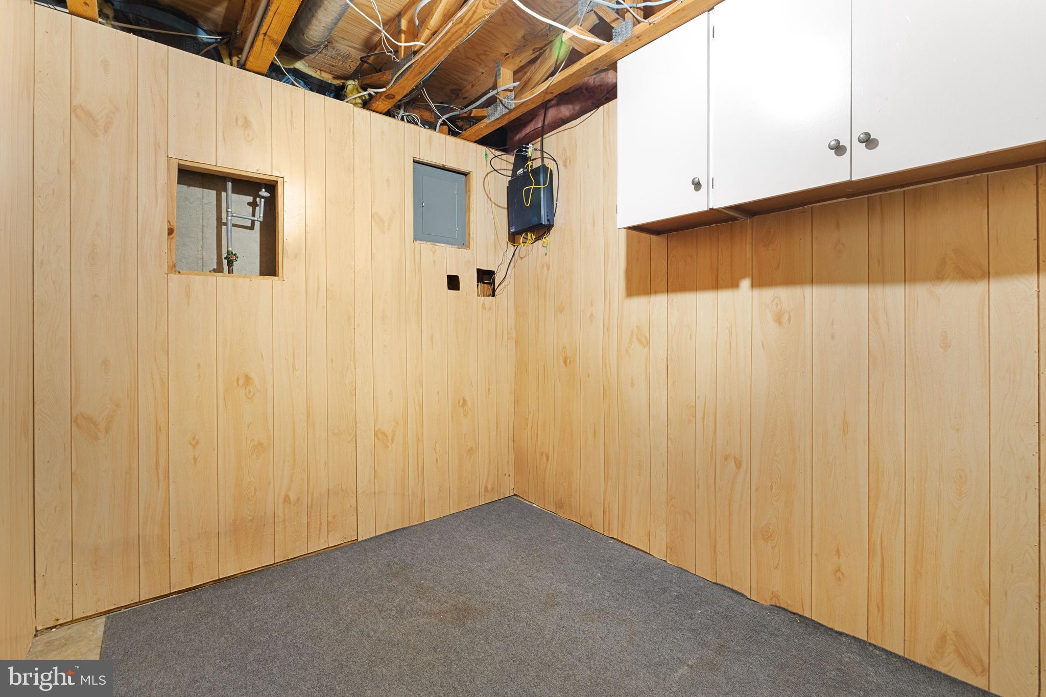 WHISPERING WOODS - Residential