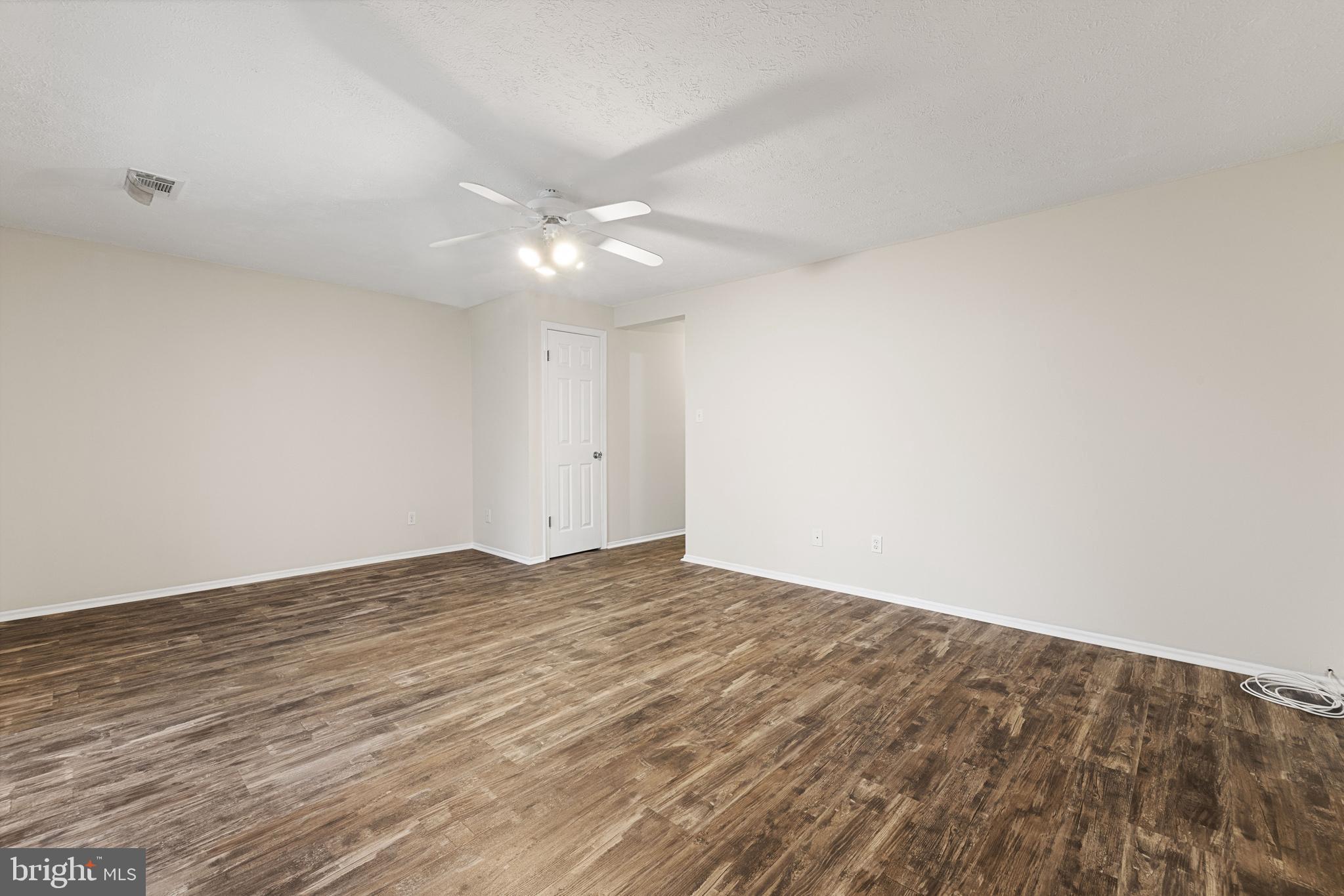 WHISPERING WOODS - Residential