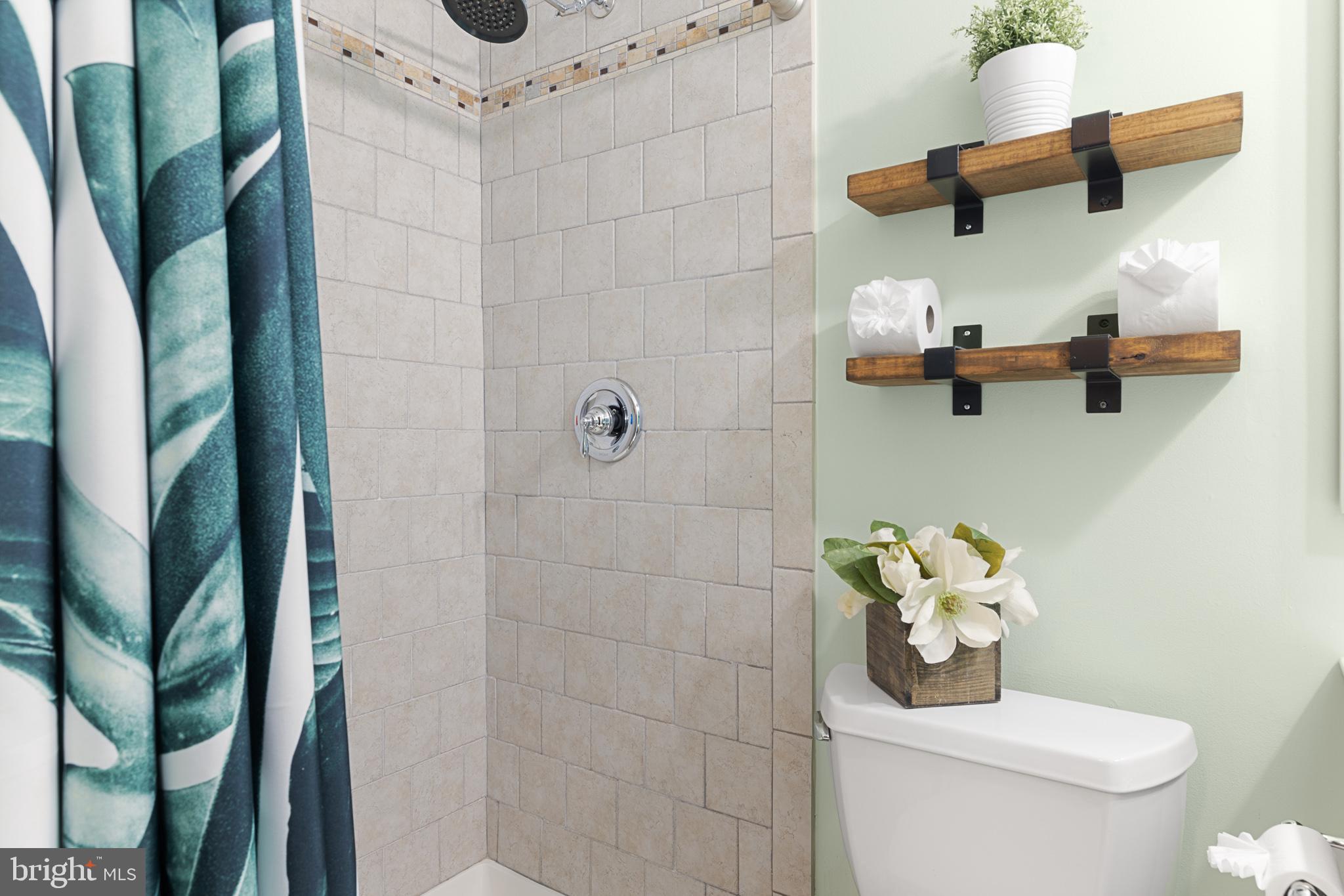 WHISPERING WOODS - Residential