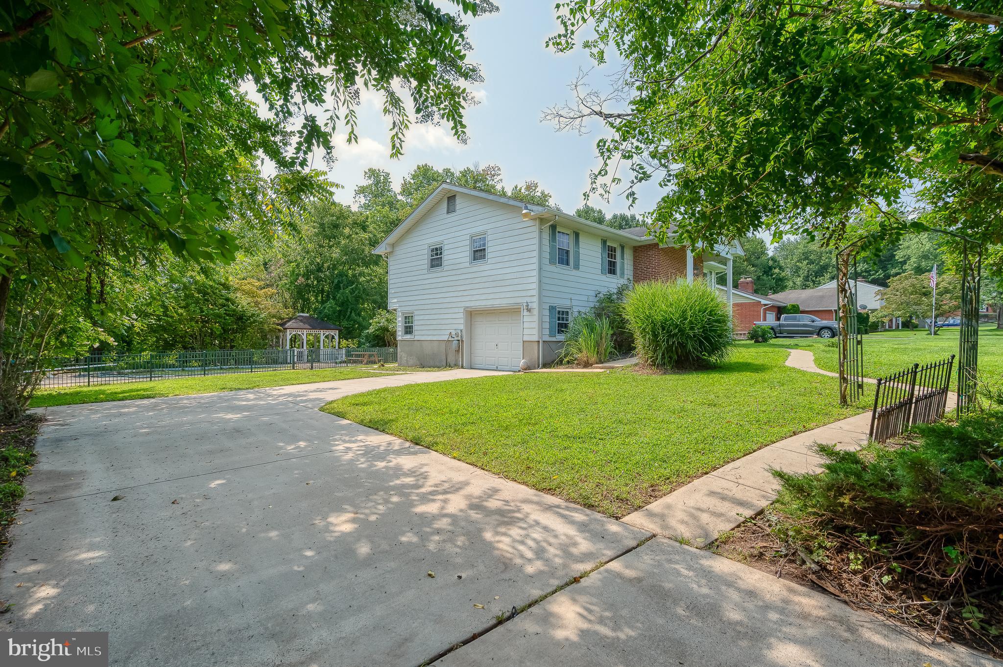 1306 GRANDVIEW COURT