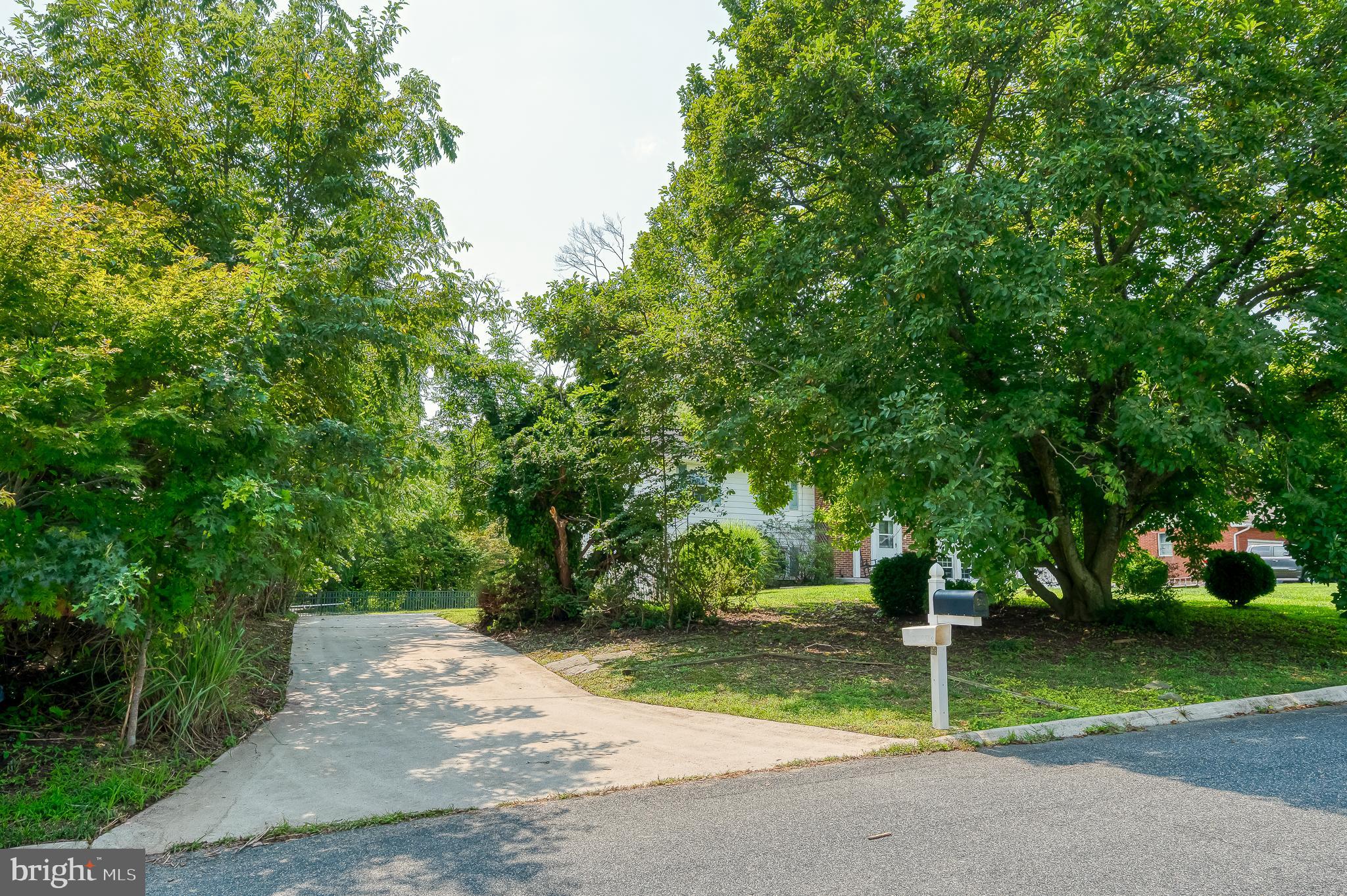 1306 GRANDVIEW COURT