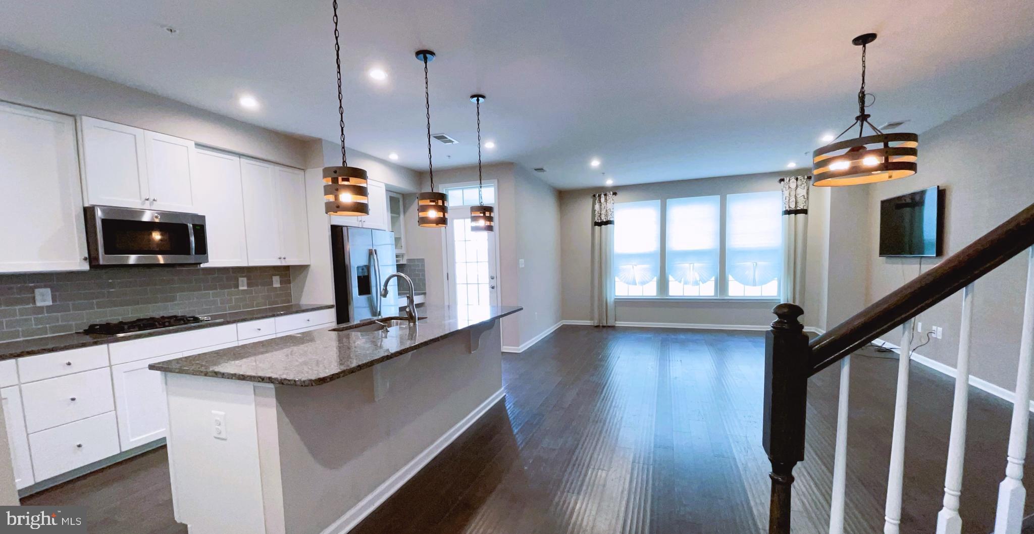 22047 BROADWAY AVENUE 401M