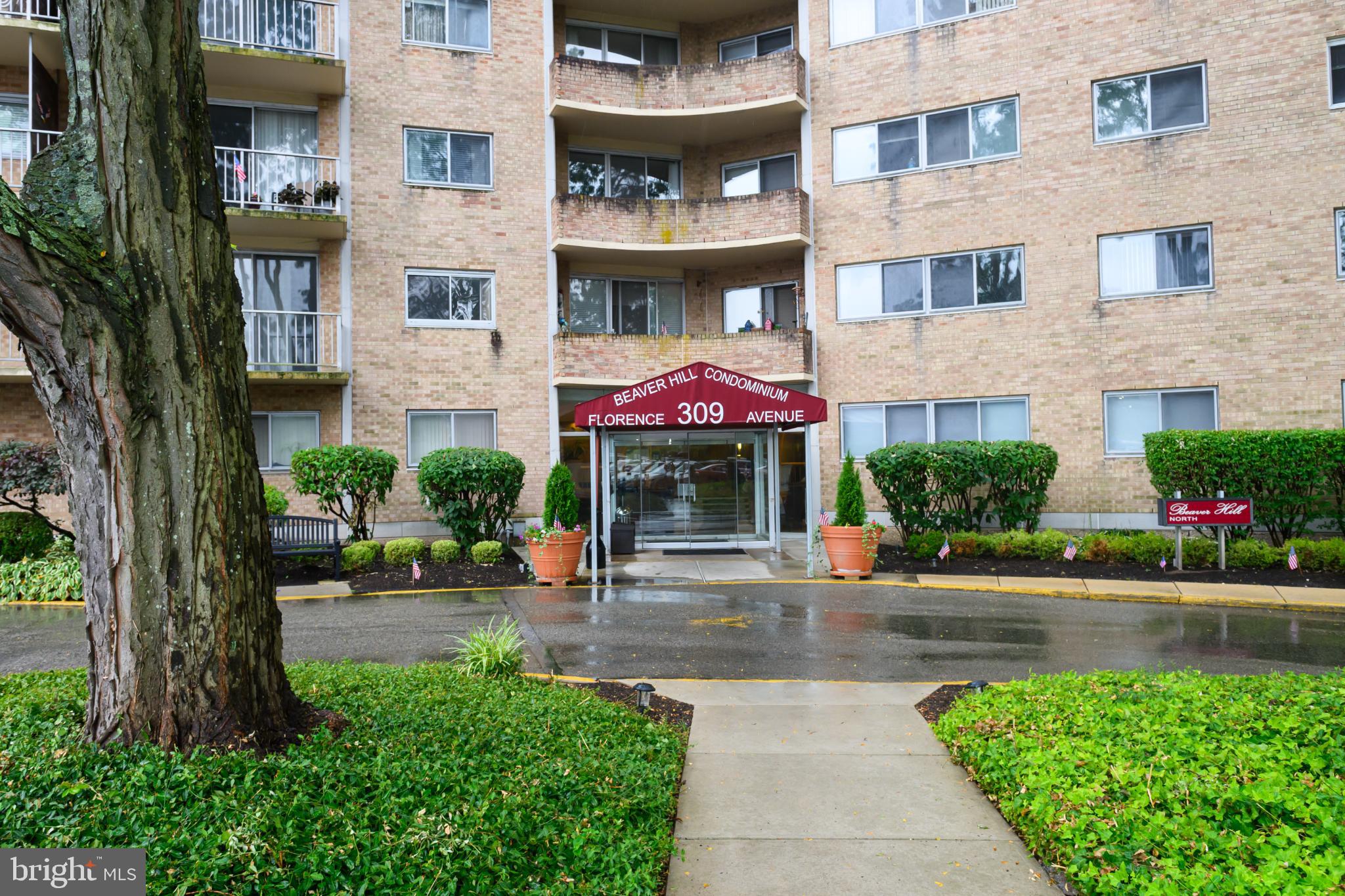 Beautiful one bedroom condo ready for you to move in! The lovely lobby is welcoming and warm offering a mail room and elevators. Upon entering the unit, you'll find two spacious closets and a new kitchen! The spacious living room and bedroom are newly finished as well. Large patio for you to enjoy! There is also a community pool available.