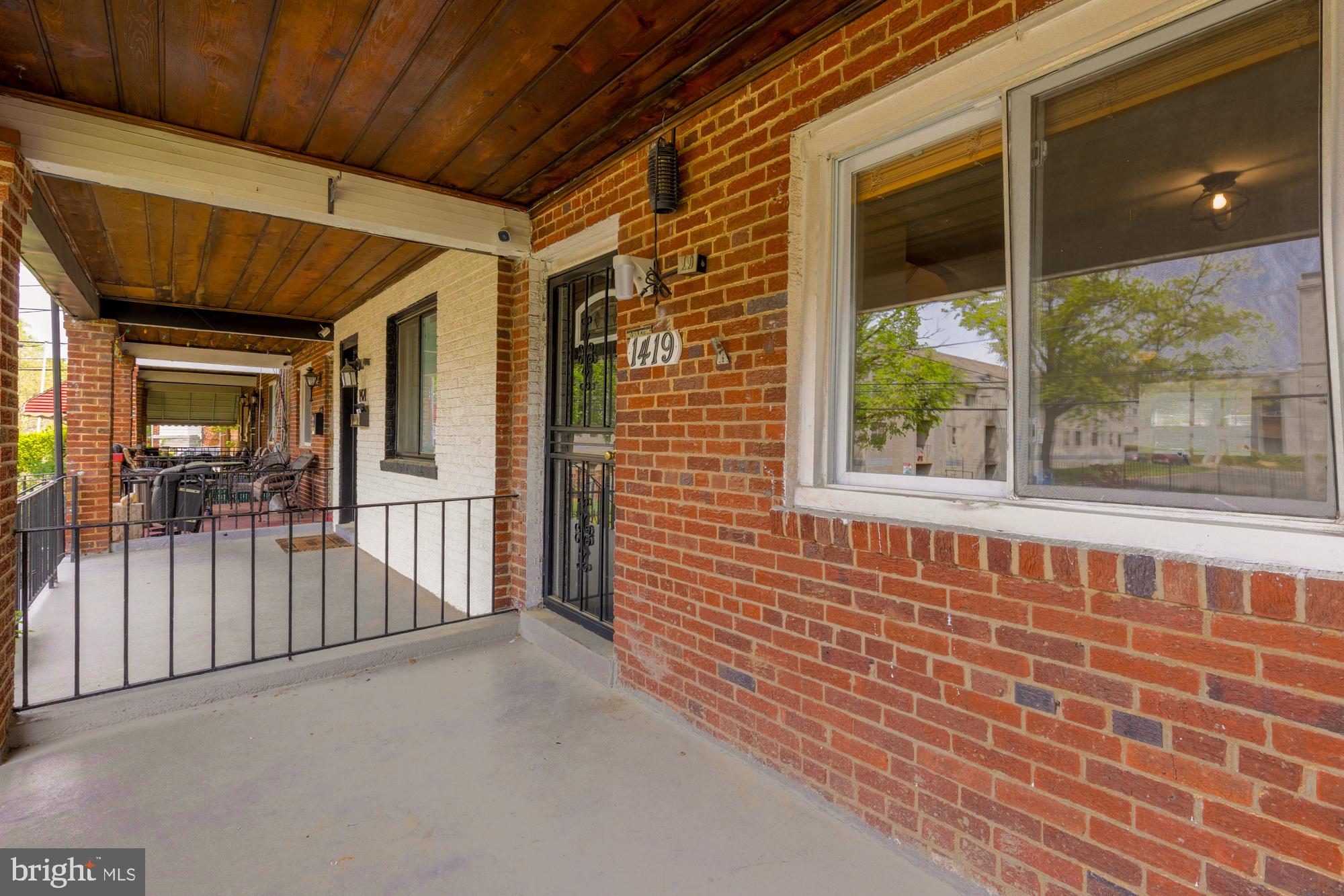 1419 DOWNING STREET NE