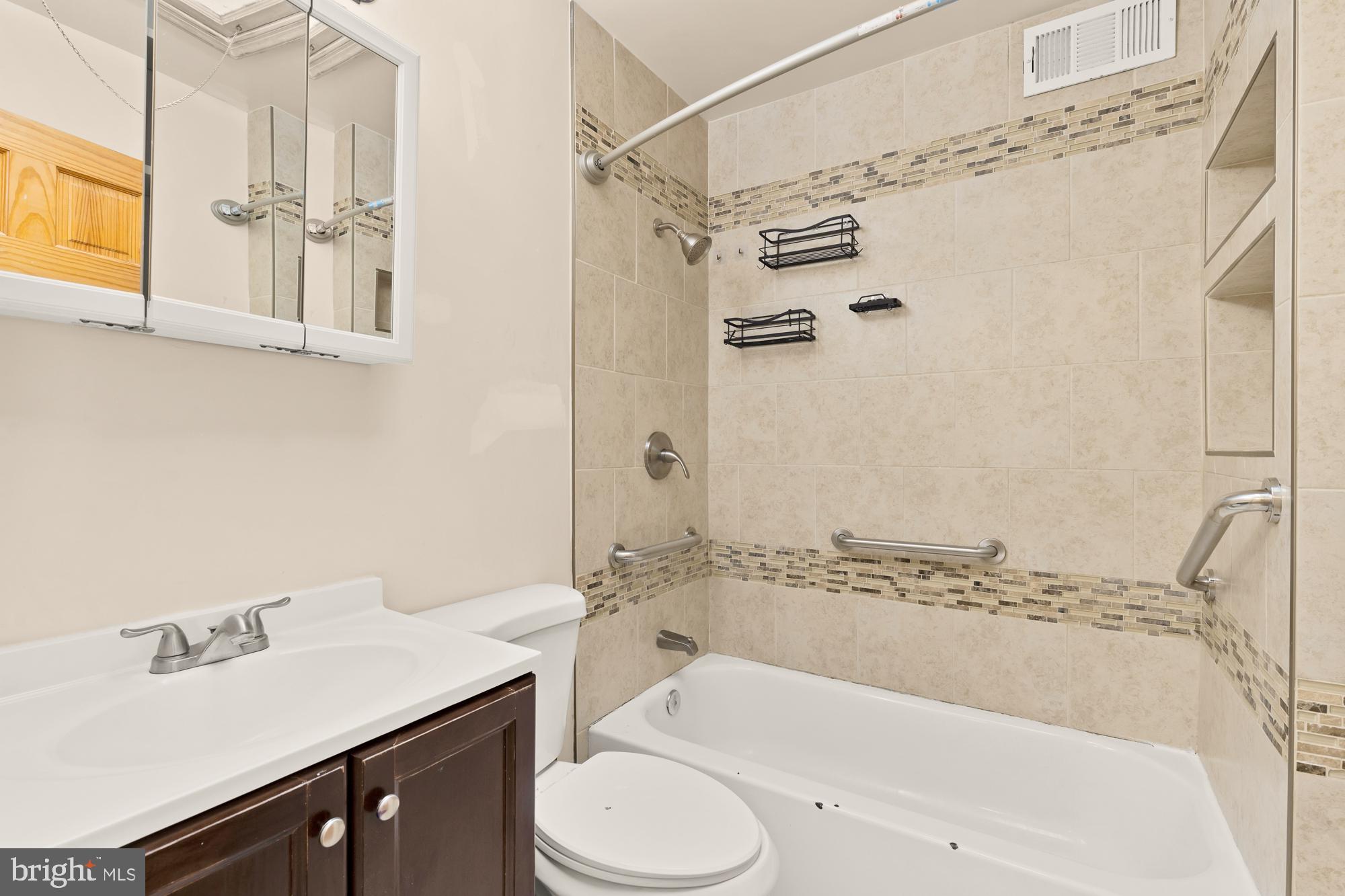 1419 DOWNING STREET NE