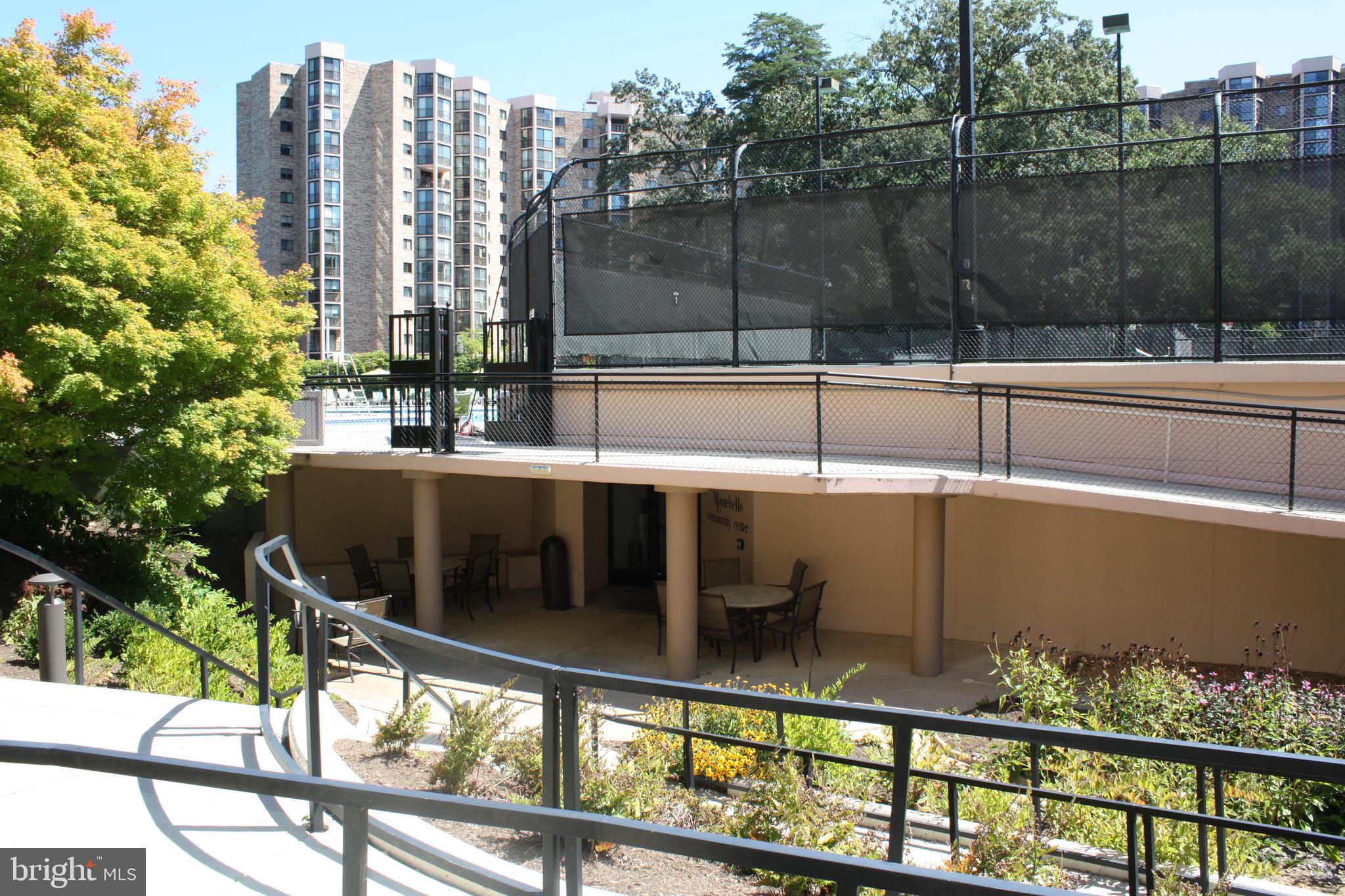 MONTEBELLO - Residential