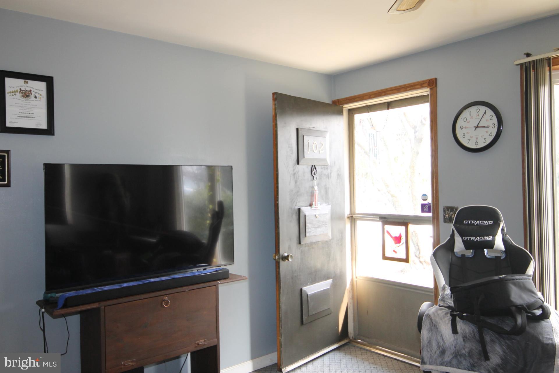 FERNGLEN MANOR - Residential