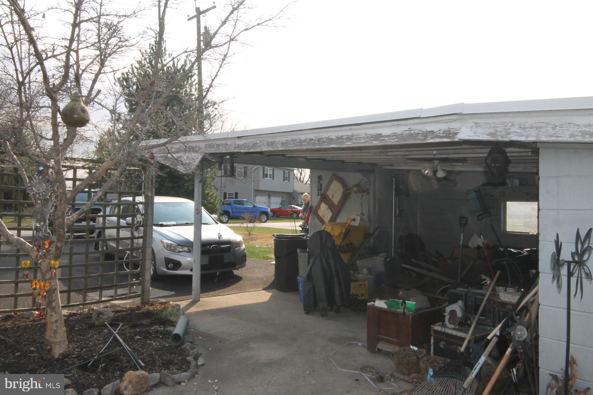 FERNGLEN MANOR - Residential