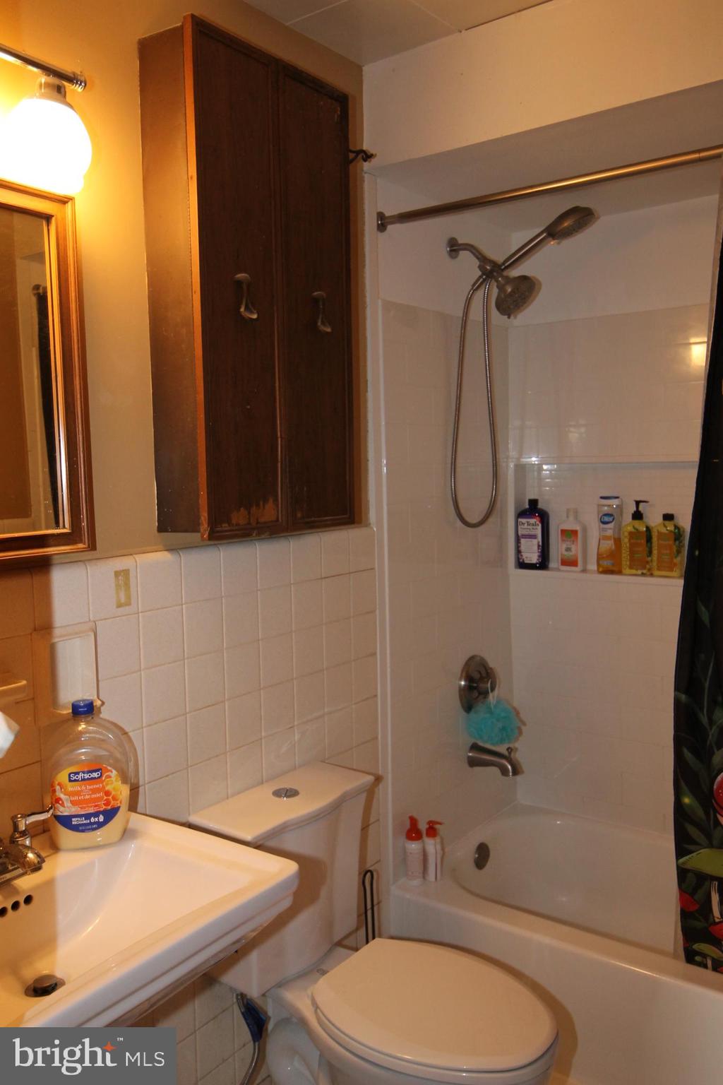 FERNGLEN MANOR - Residential