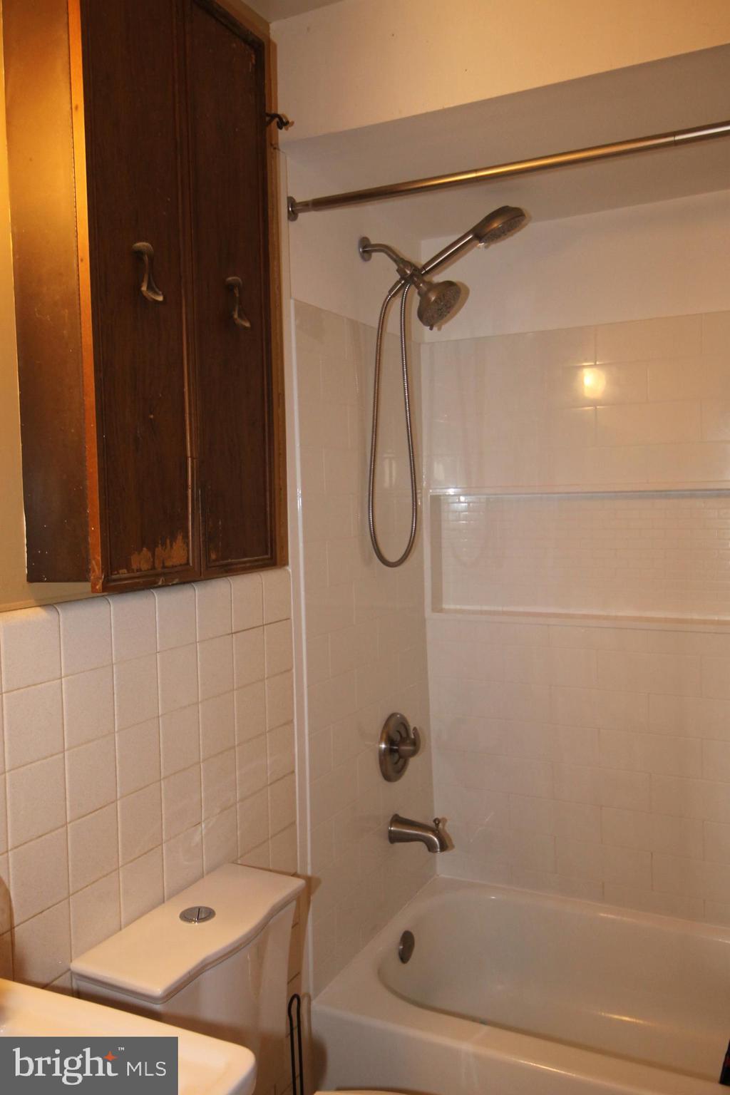 FERNGLEN MANOR - Residential