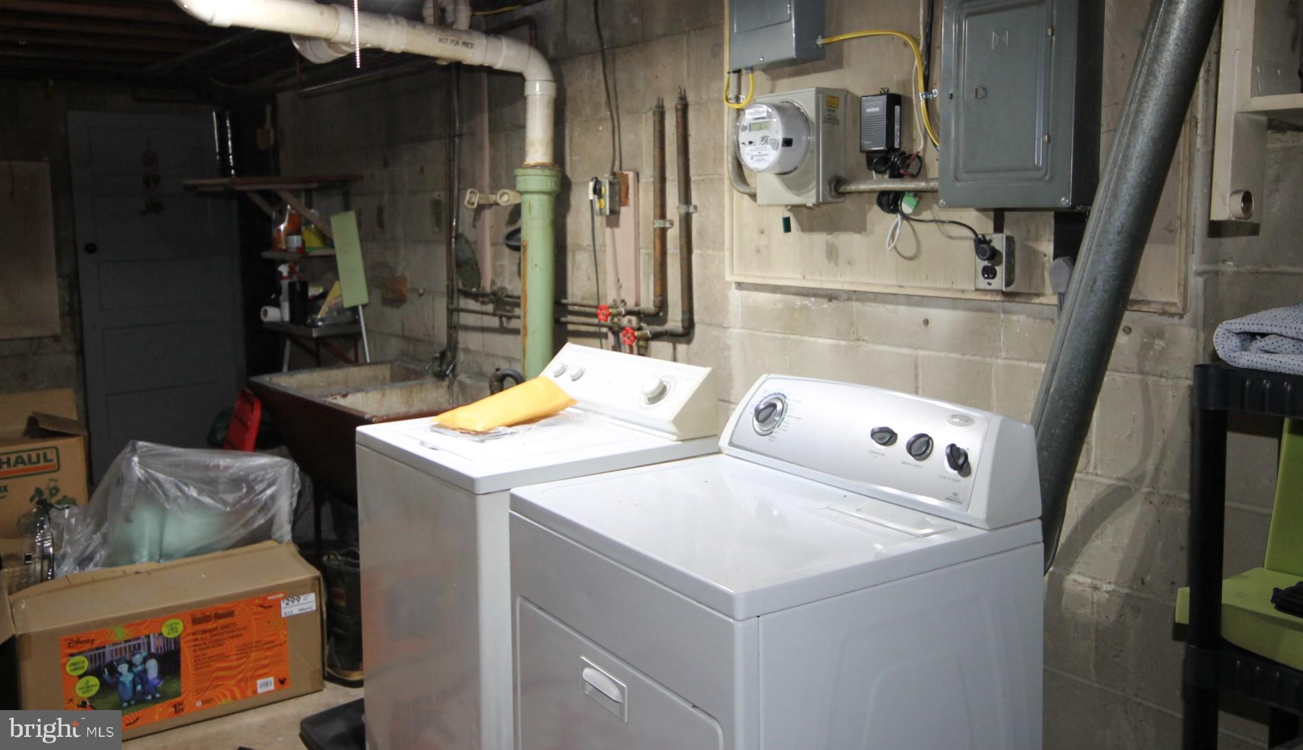 FERNGLEN MANOR - Residential