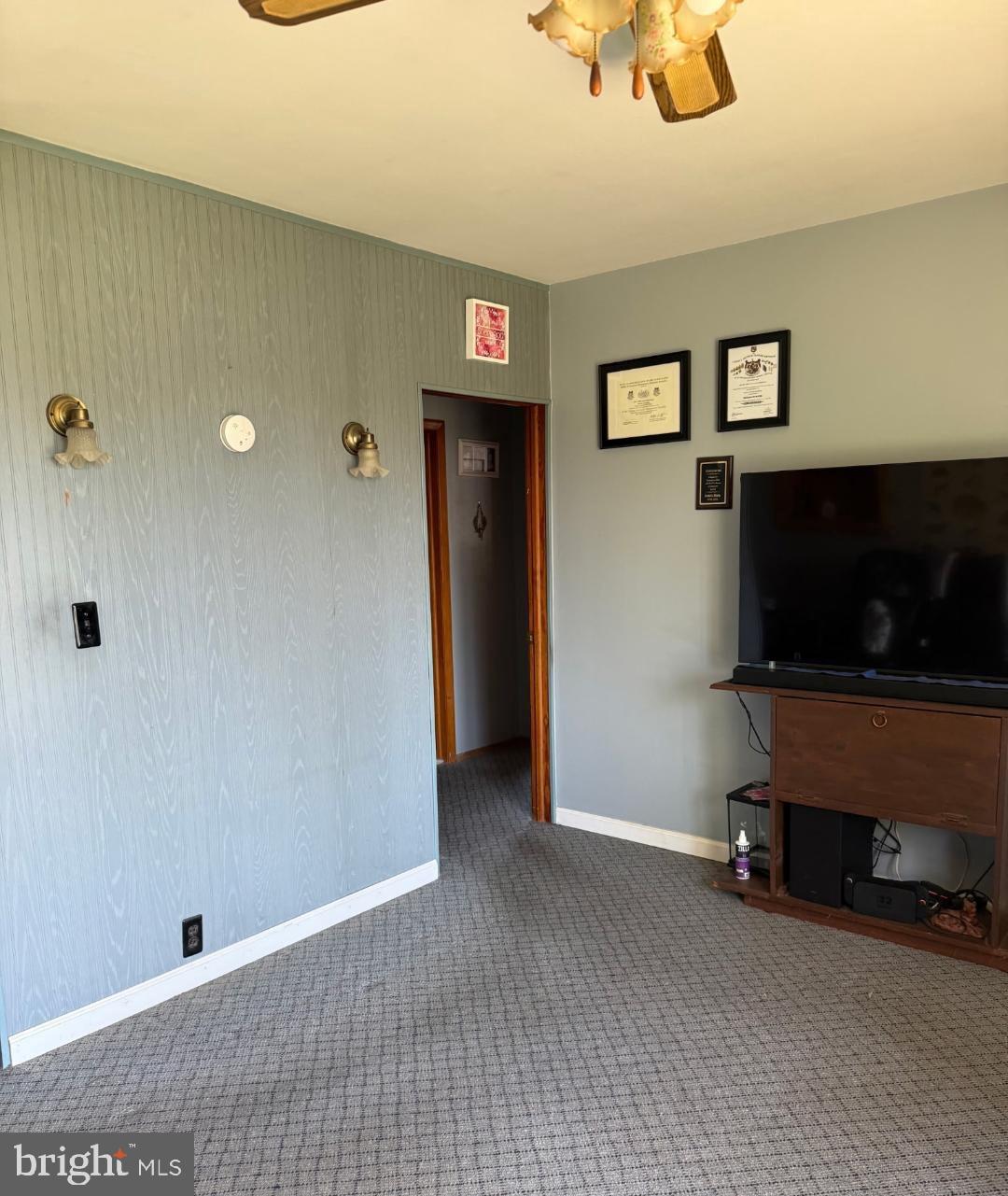 FERNGLEN MANOR - Residential