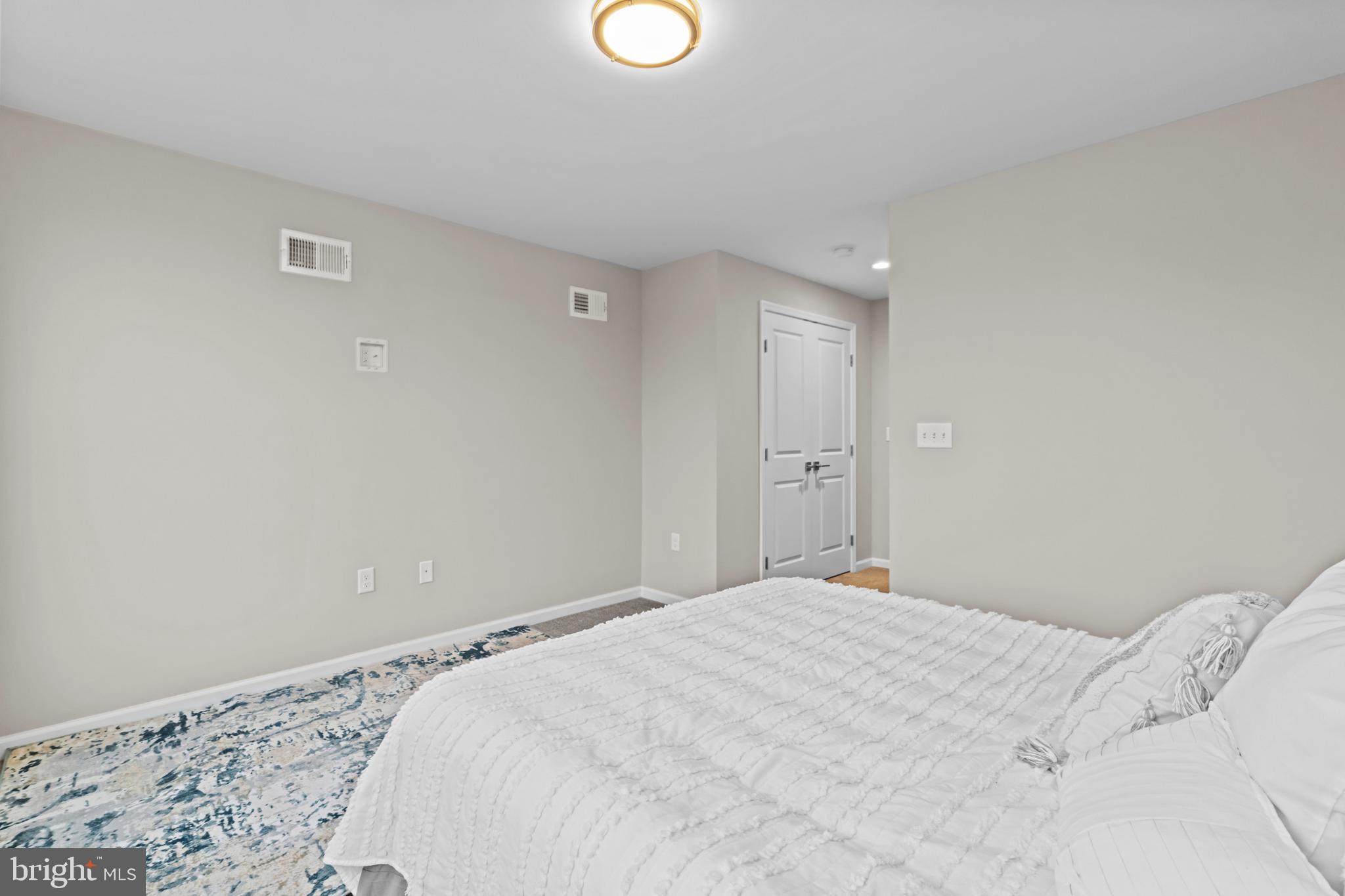 JOHNSTON SQUARE - Residential