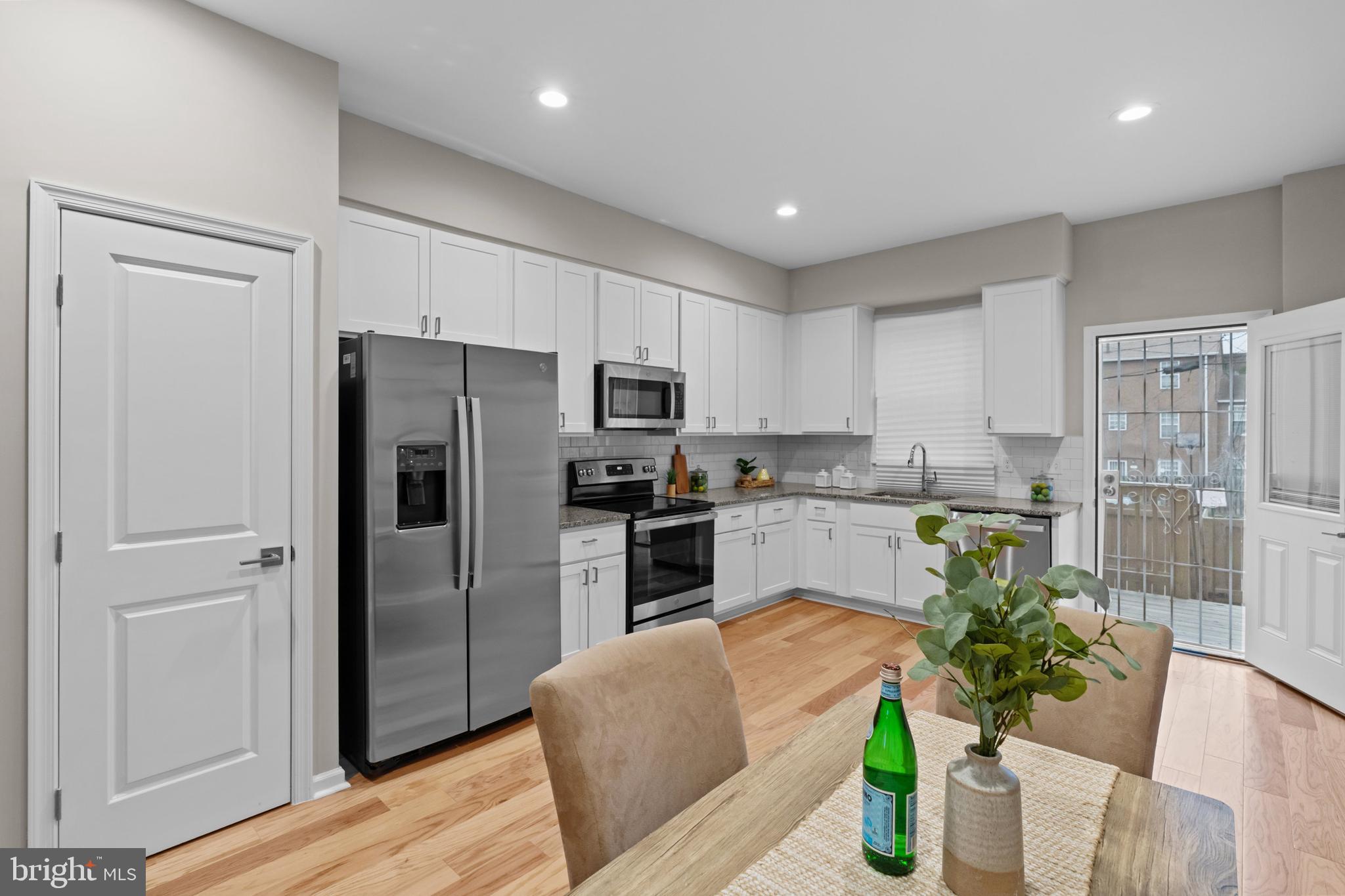JOHNSTON SQUARE - Residential