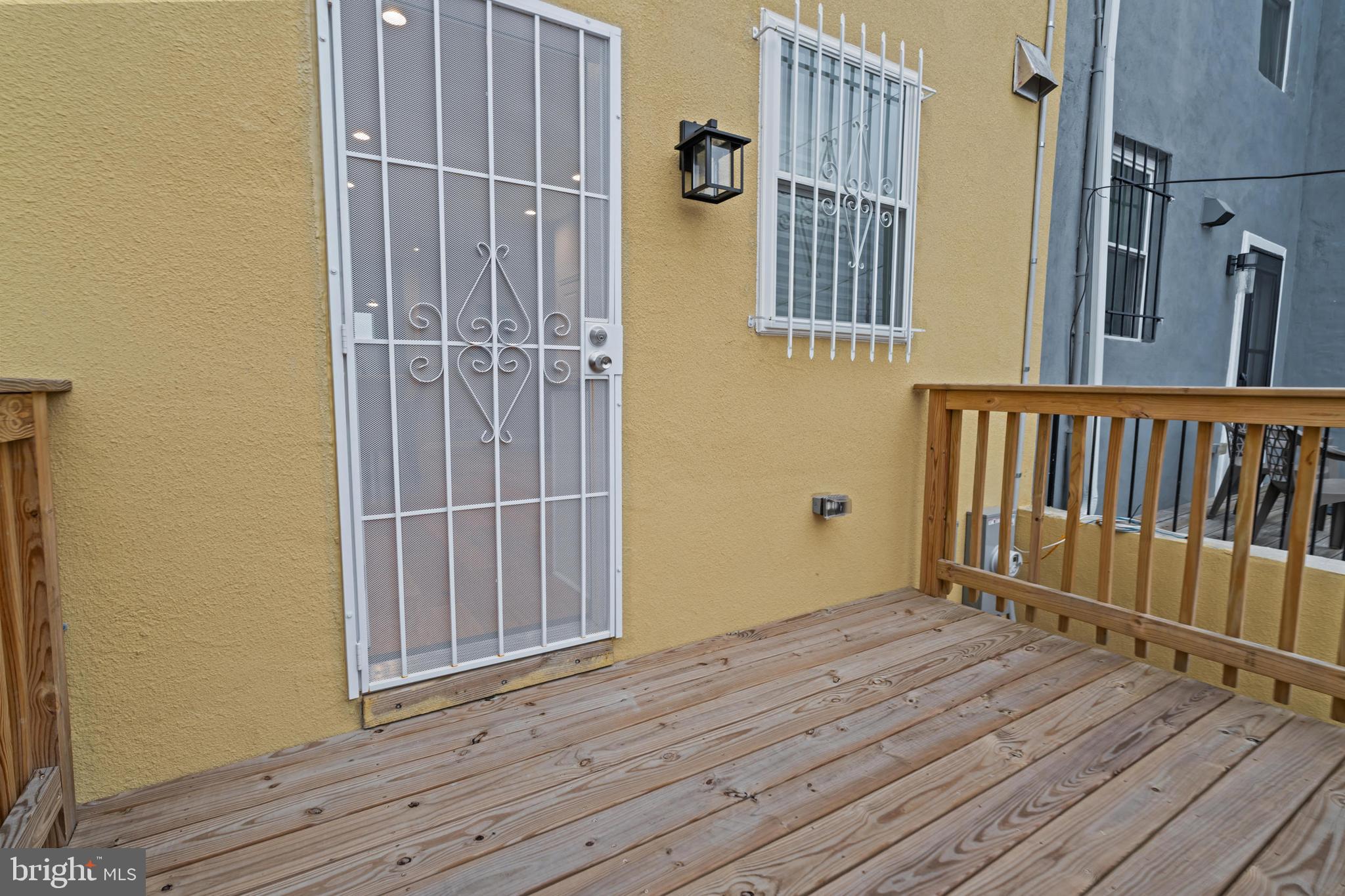 JOHNSTON SQUARE - Residential