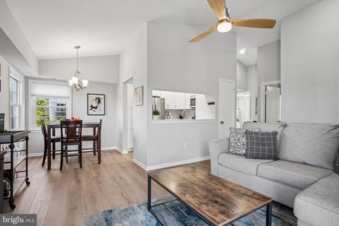 Photo of 2813 S Woodrow Street #G, ARLINGTON, VA 22206 (MLS # VAAR2071570)