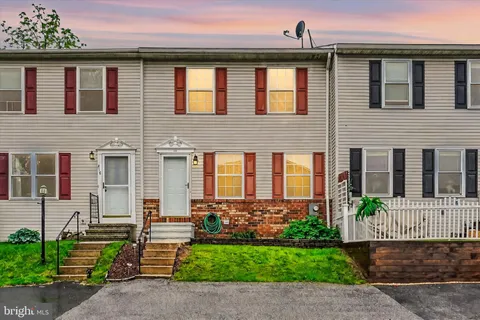 220 White Dogwood Drive, Etters, PA MLS: PAYK2081868