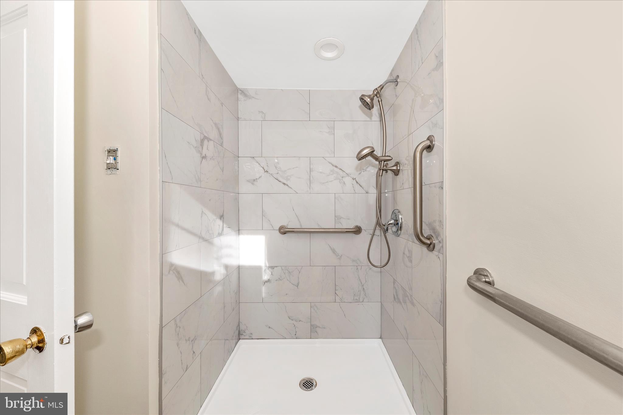 MEADOWCREST - Residential