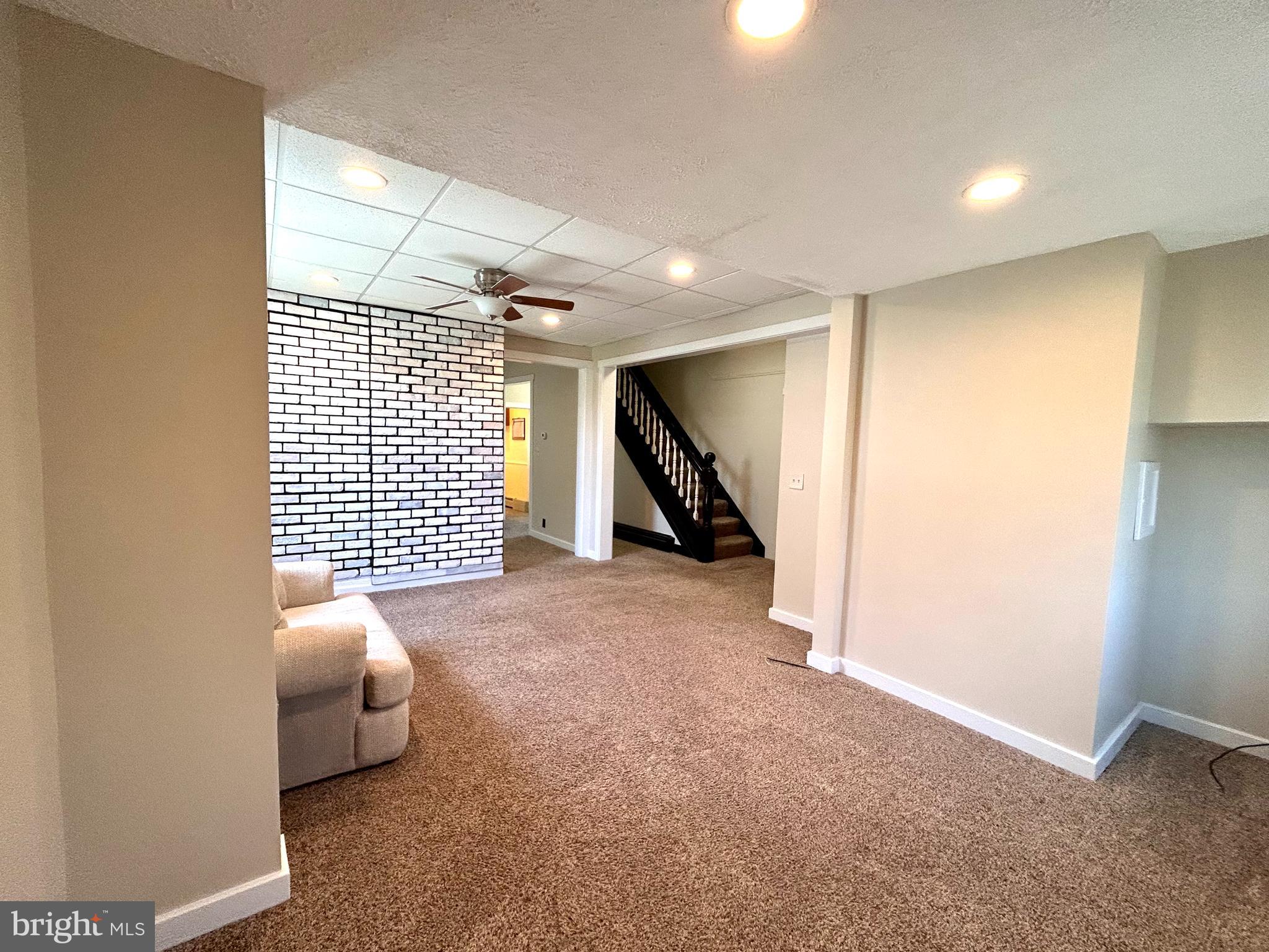 ABINGDON ESTATES - Residential Lease