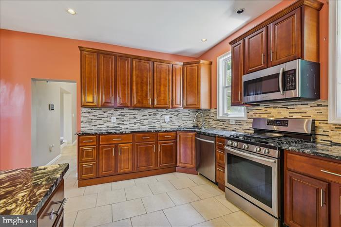 GARWYN OAKS - Residential