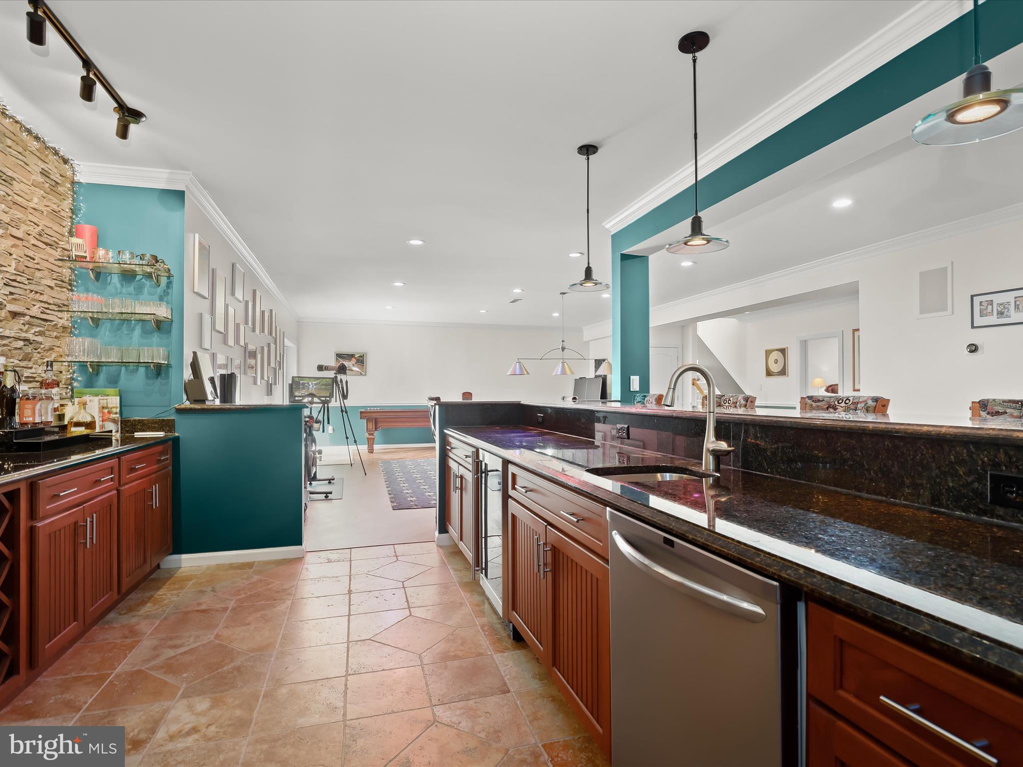 SOUTH RIVER COLONY - Residential