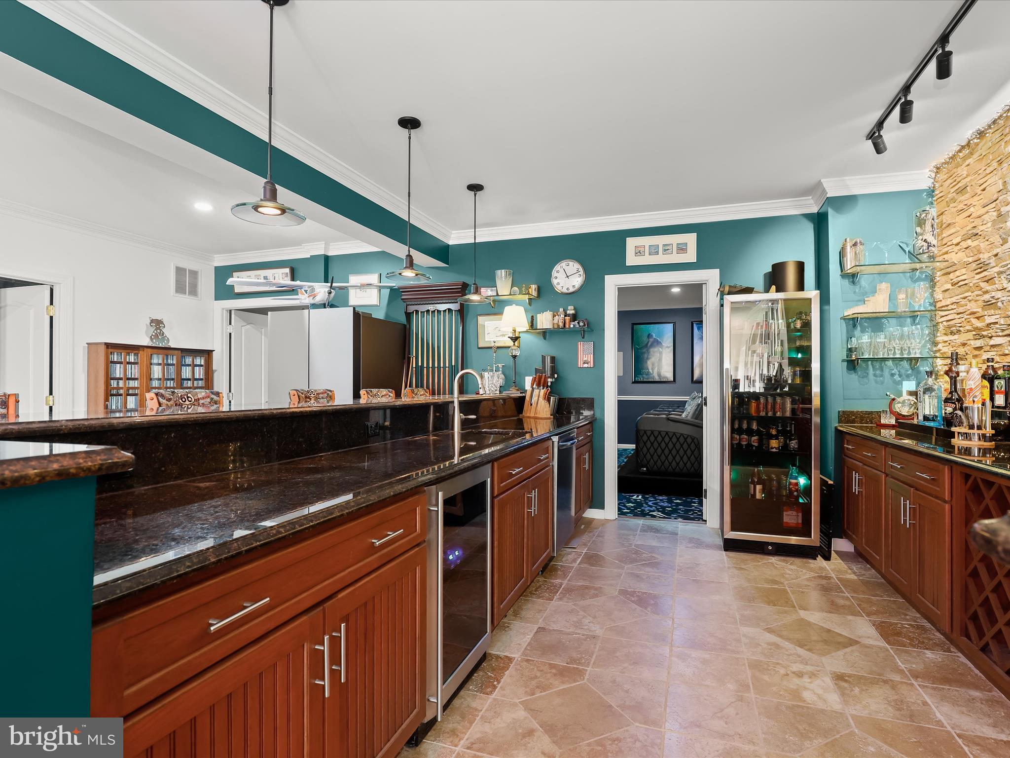 SOUTH RIVER COLONY - Residential