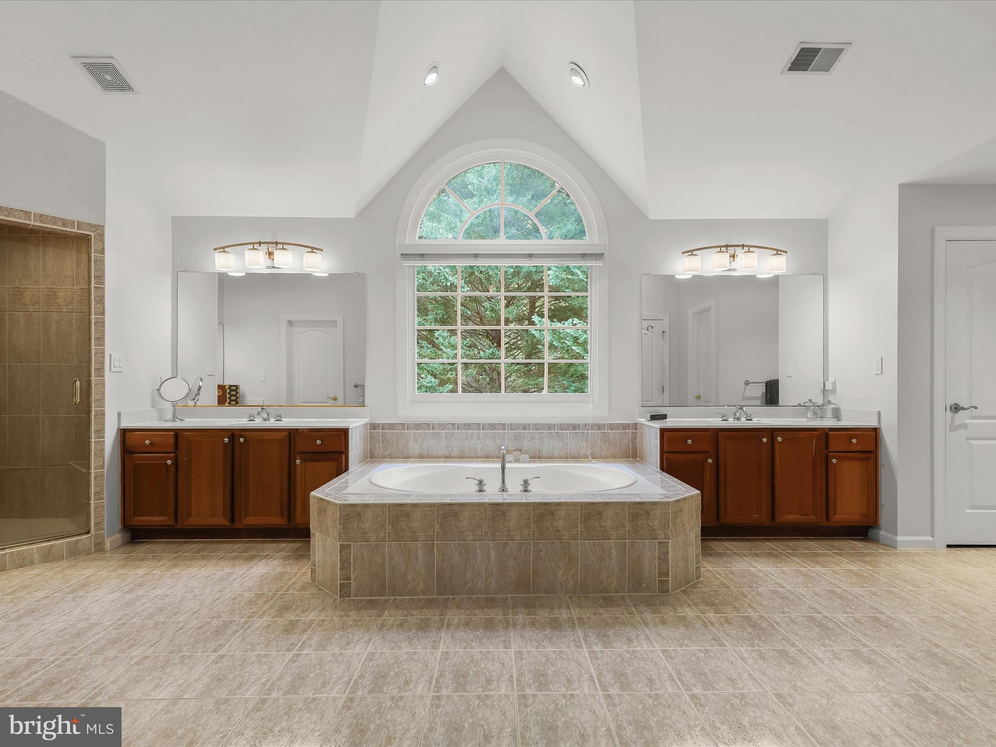 SOUTH RIVER COLONY - Residential