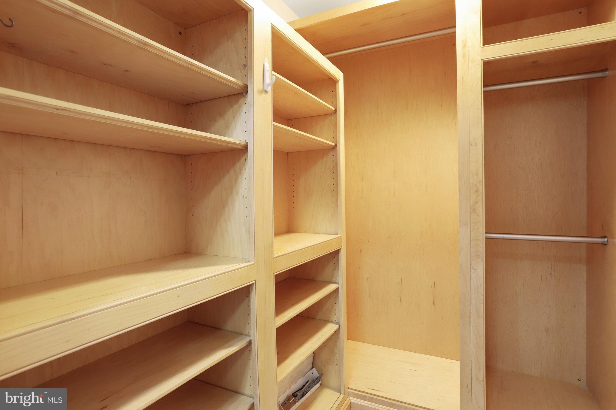 RIVER TOWERS - Residential