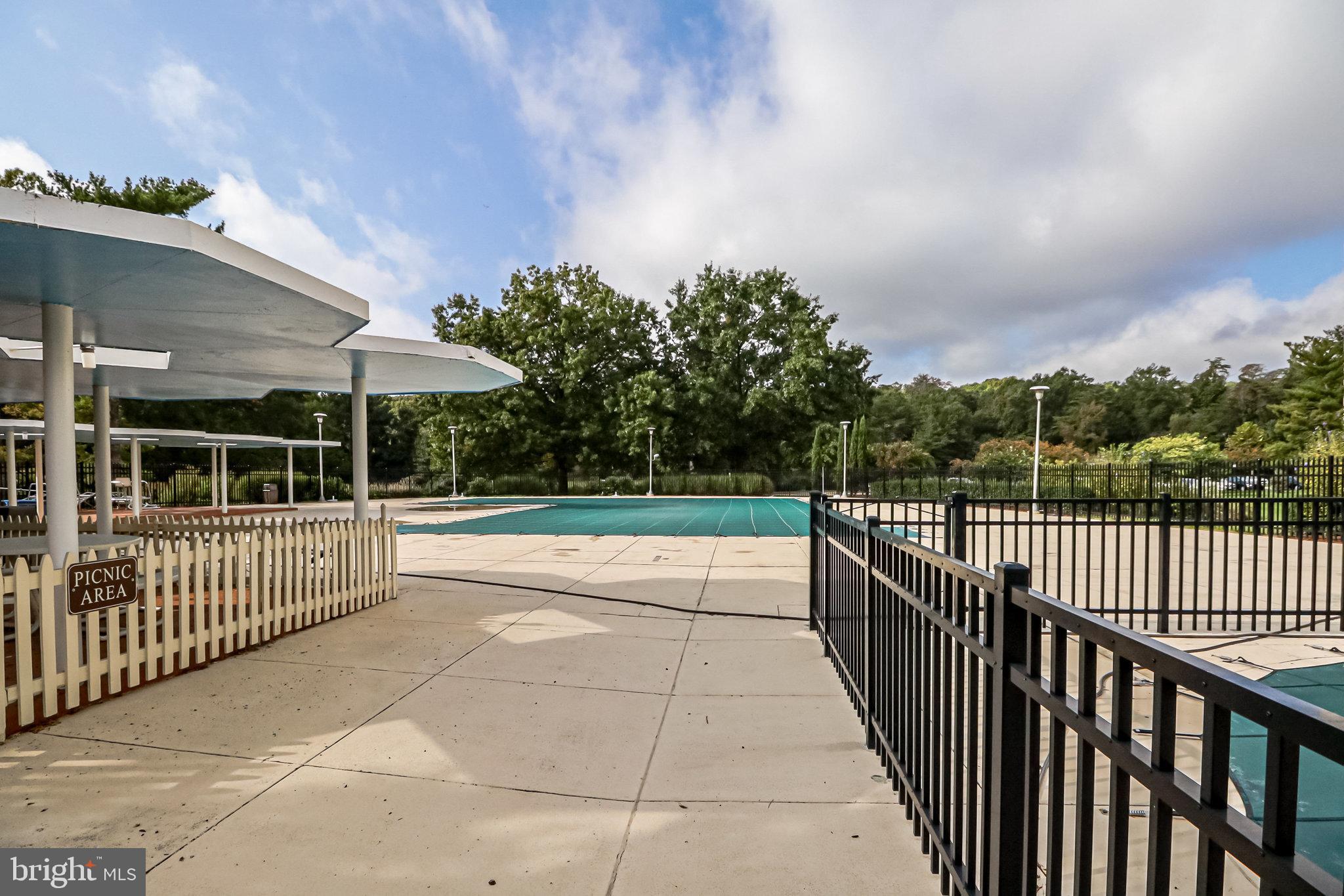 RIVER TOWERS - Residential